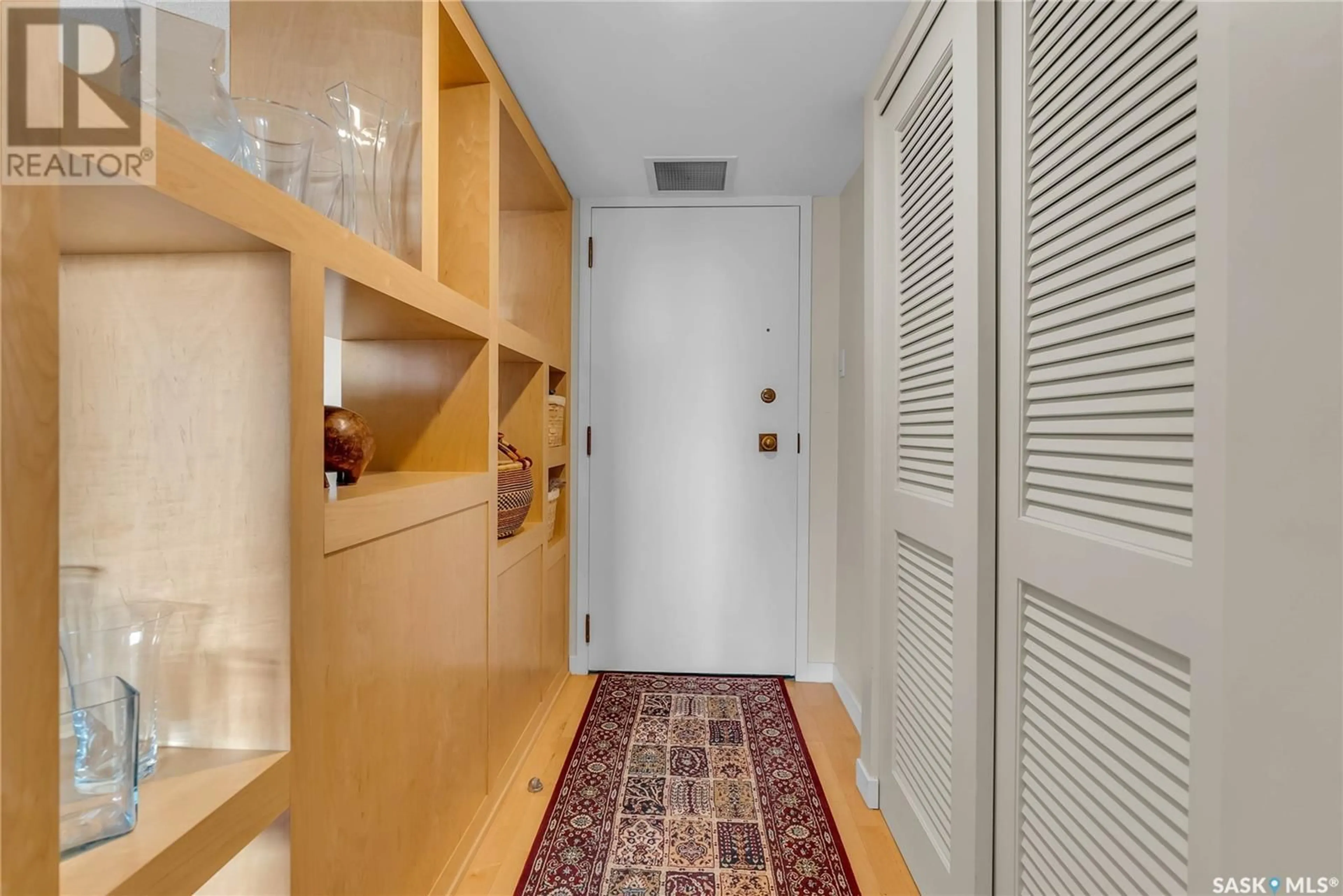 Indoor entryway for 424 - 860 SPADINA CRESCENT, Saskatoon Saskatchewan S7K6X7