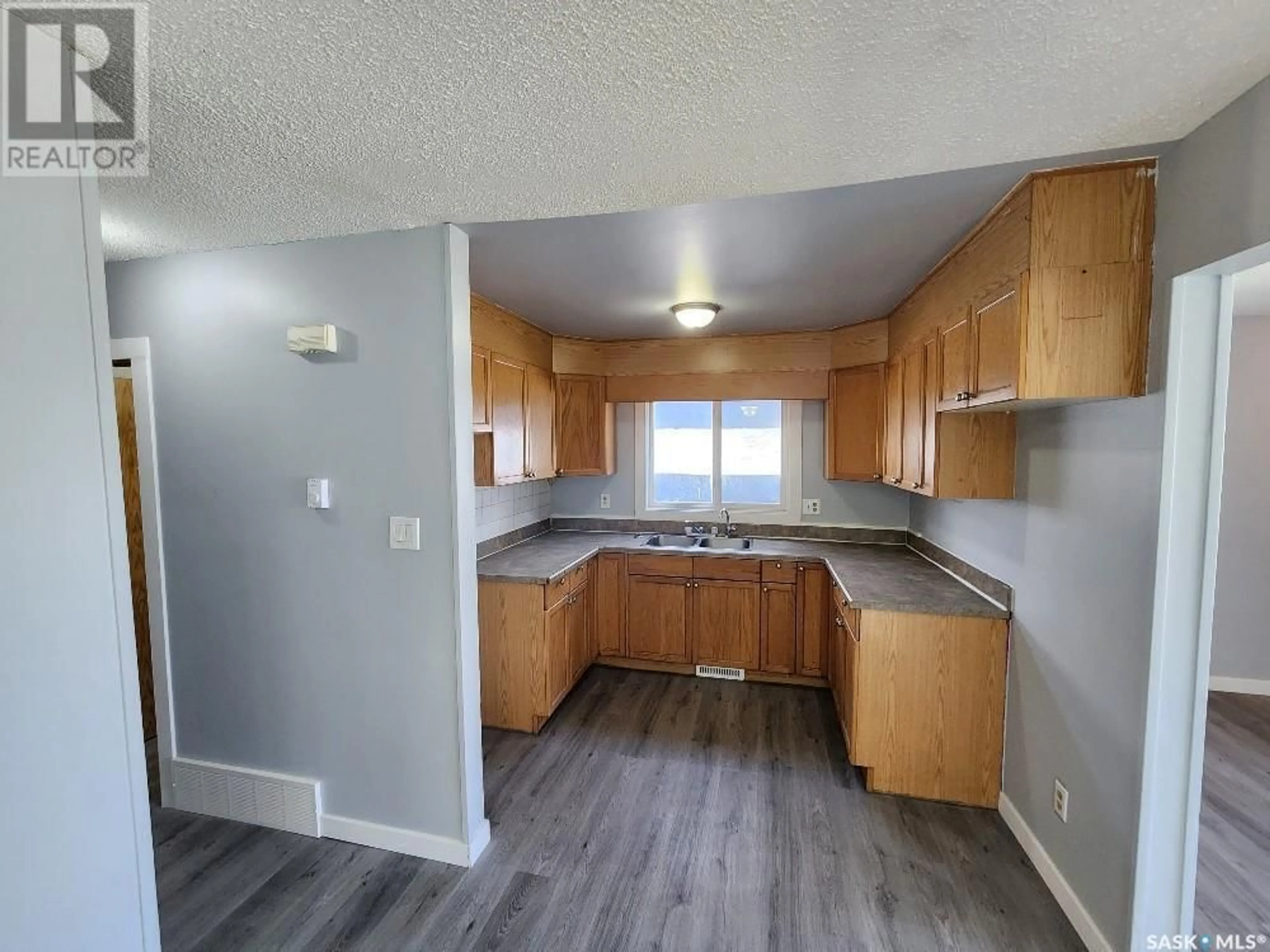 Standard kitchen, unknown for 664 RETALLACK STREET, Regina Saskatchewan S4T2G4