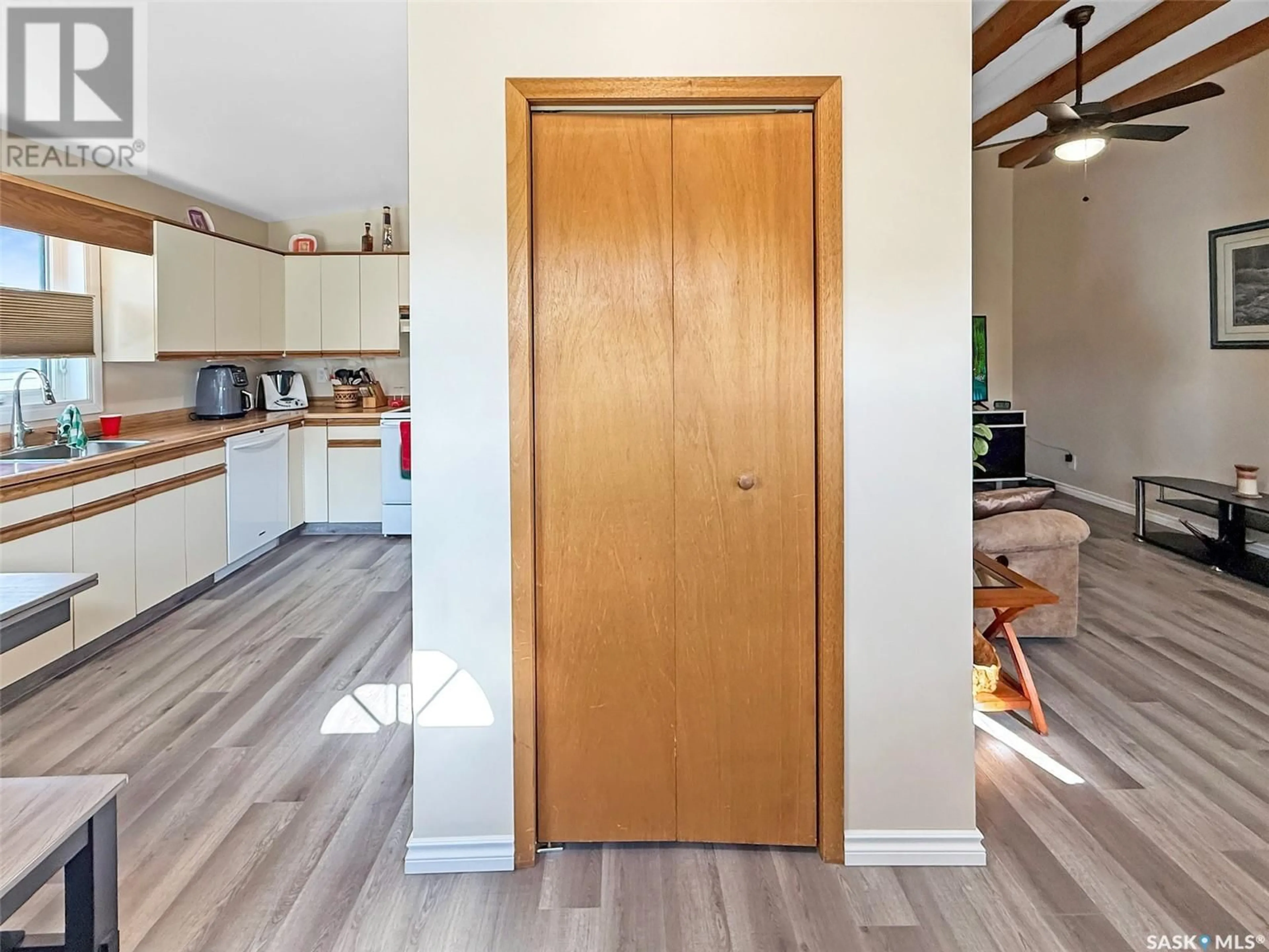 Indoor entryway for 360 COWIE CRESCENT, Swift Current Saskatchewan S9H4S2