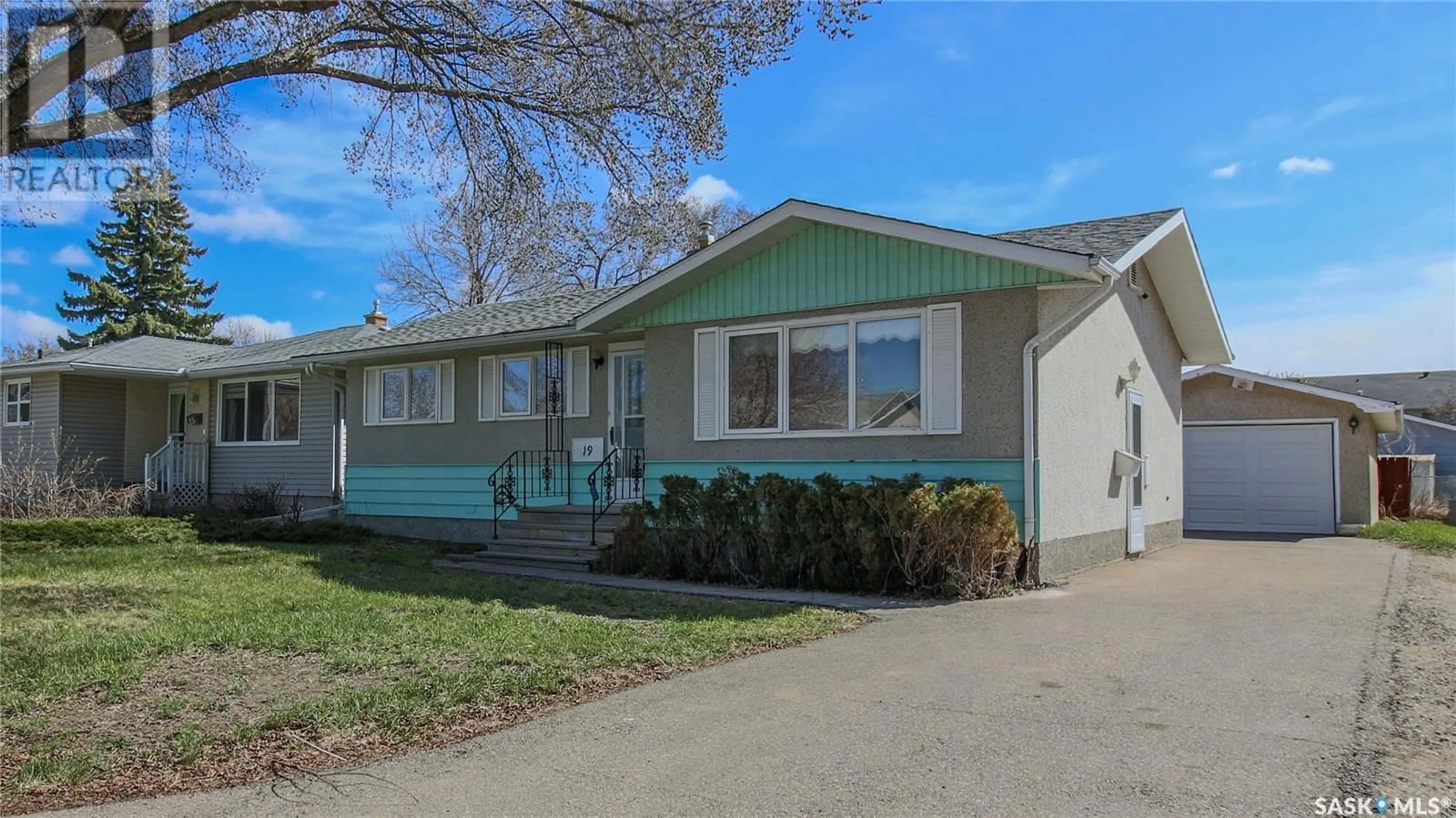 Home with vinyl exterior material, street for 19 MERLIN CRESCENT, Regina Saskatchewan S4R3E7