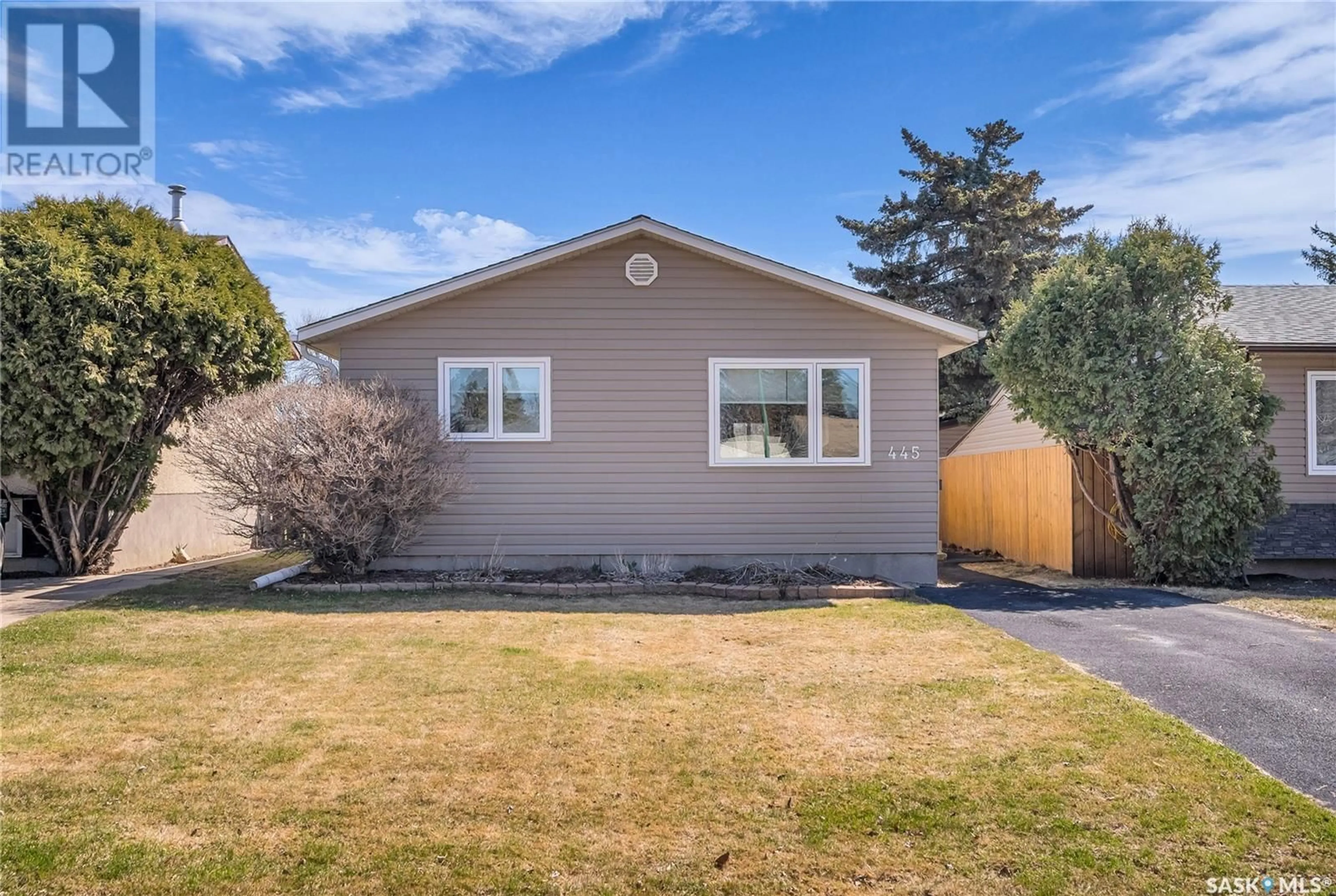Home with vinyl exterior material, street for 445 MCMASTER CRESCENT, Saskatoon Saskatchewan S7H4E8