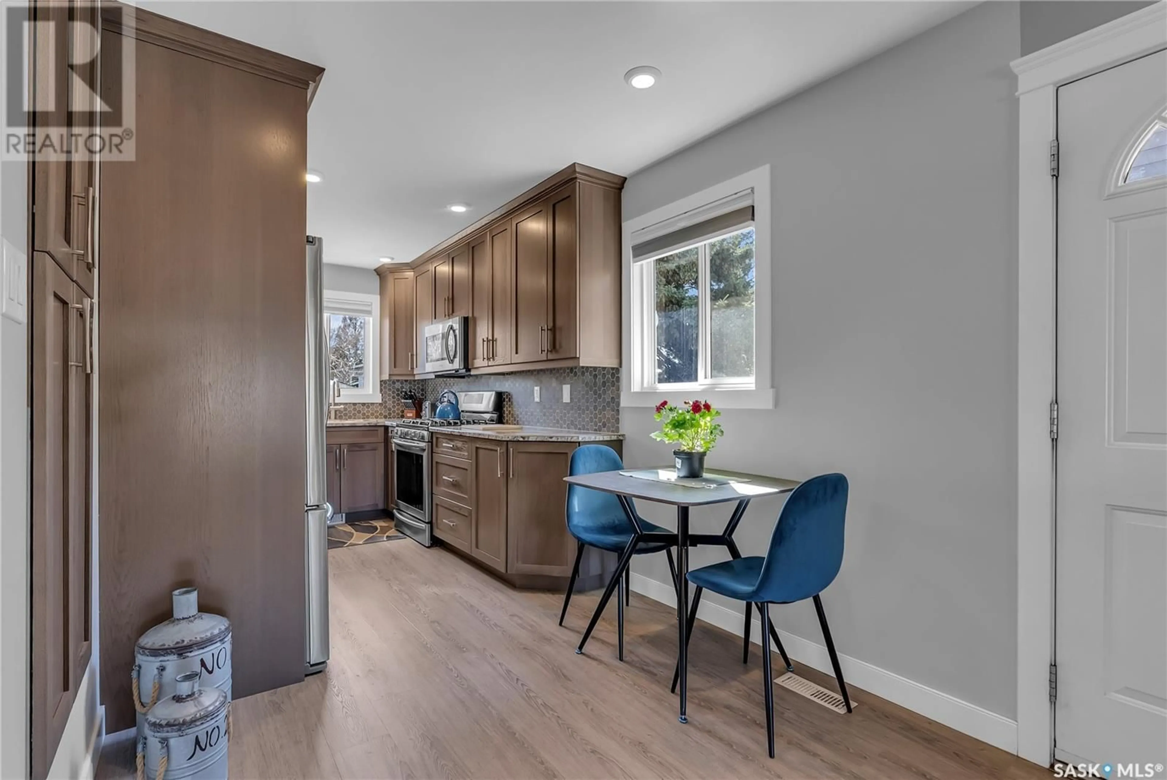 Contemporary kitchen, unknown for 445 MCMASTER CRESCENT, Saskatoon Saskatchewan S7H4E8