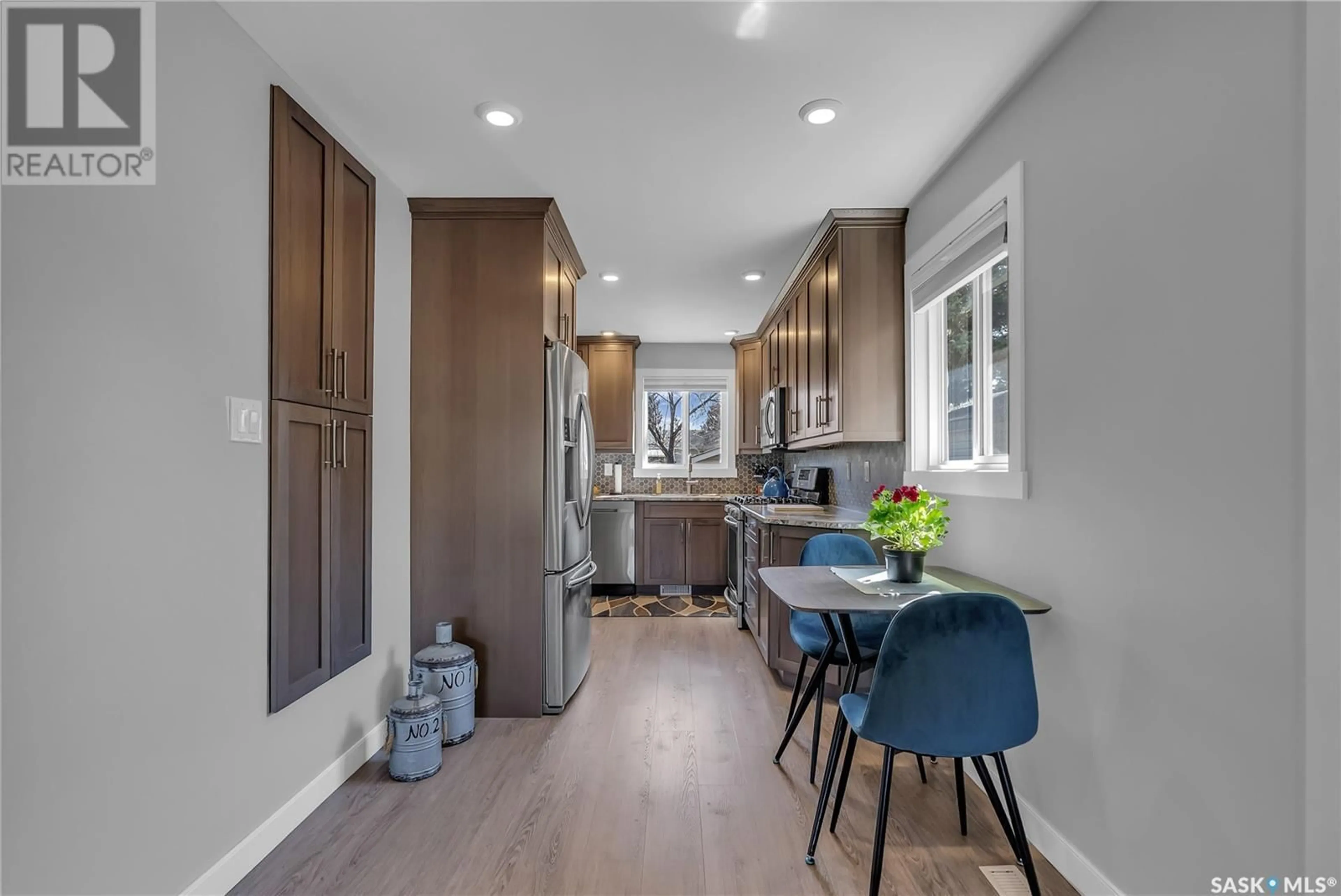 Open concept kitchen, unknown for 445 MCMASTER CRESCENT, Saskatoon Saskatchewan S7H4E8
