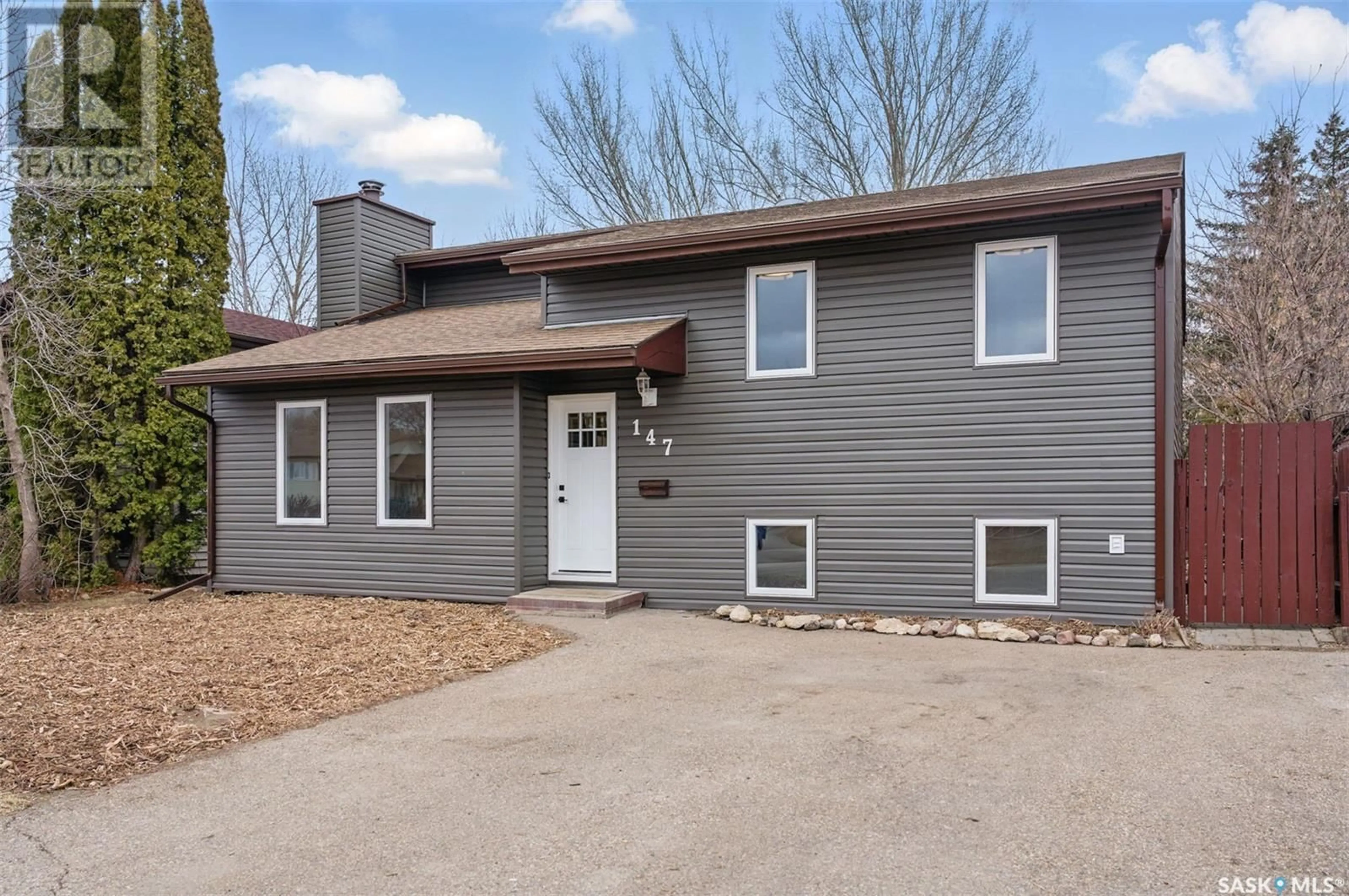 Home with vinyl exterior material, street for 147 WHITECAP PLACE, Saskatoon Saskatchewan S7M5C8