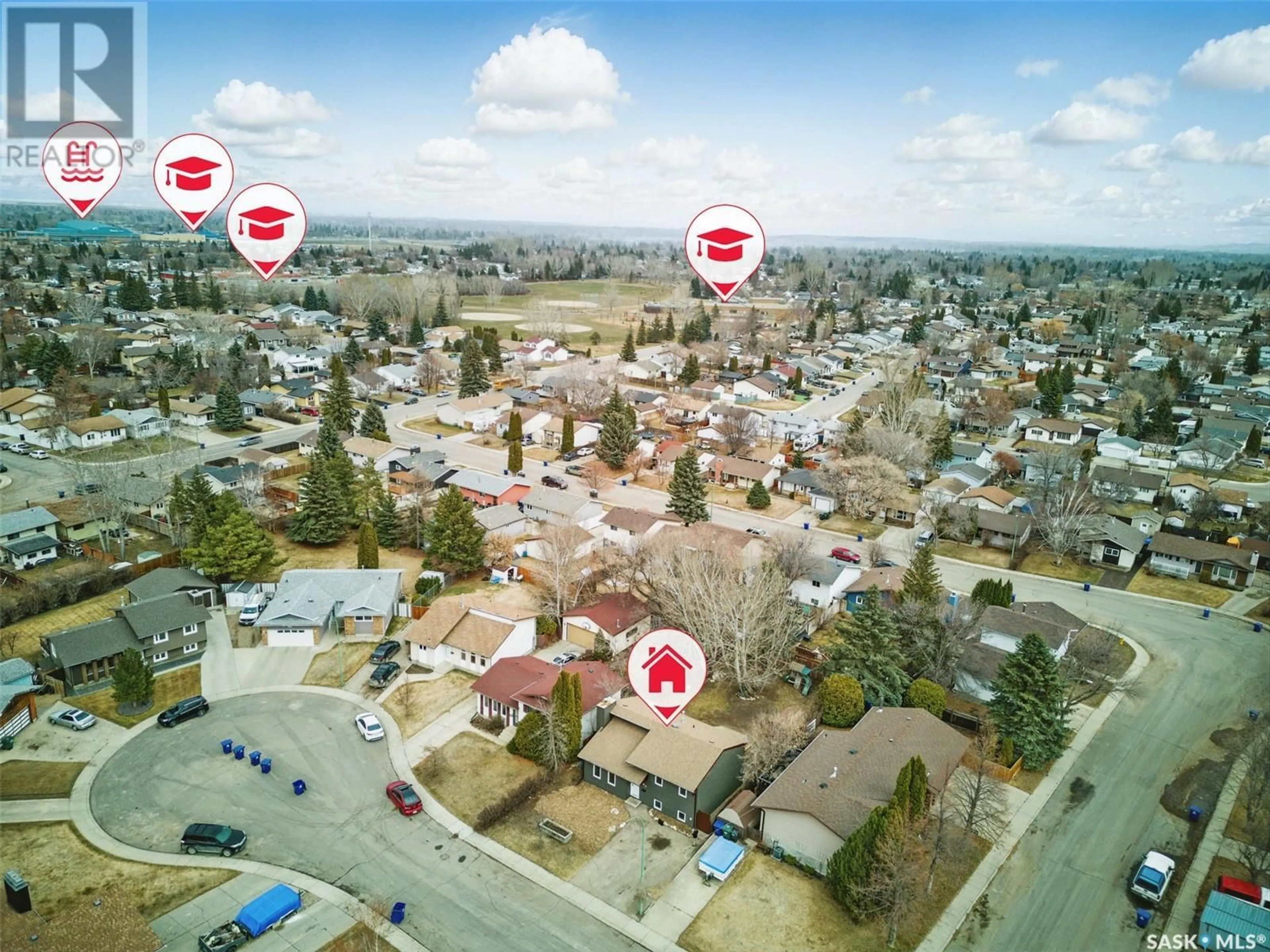 A pic from outside/outdoor area/front of a property/back of a property/a pic from drone, street for 147 WHITECAP PLACE, Saskatoon Saskatchewan S7M5C8