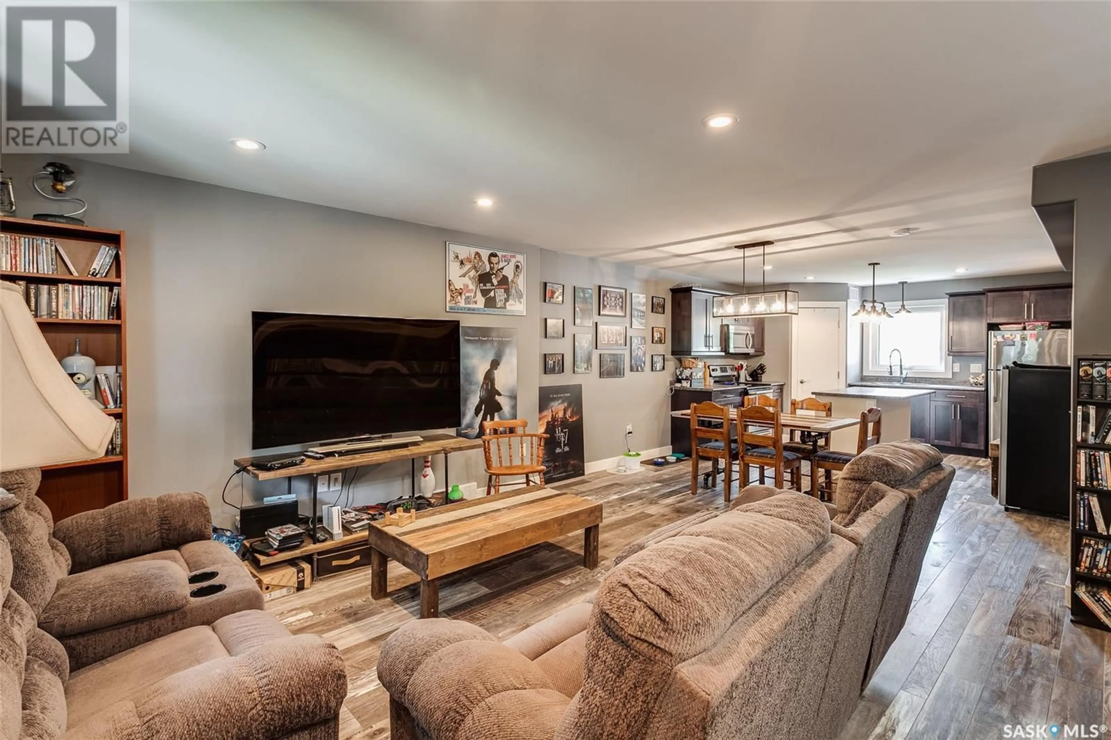 Home theater for 415 G AVENUE, Saskatoon Saskatchewan S7M1V5