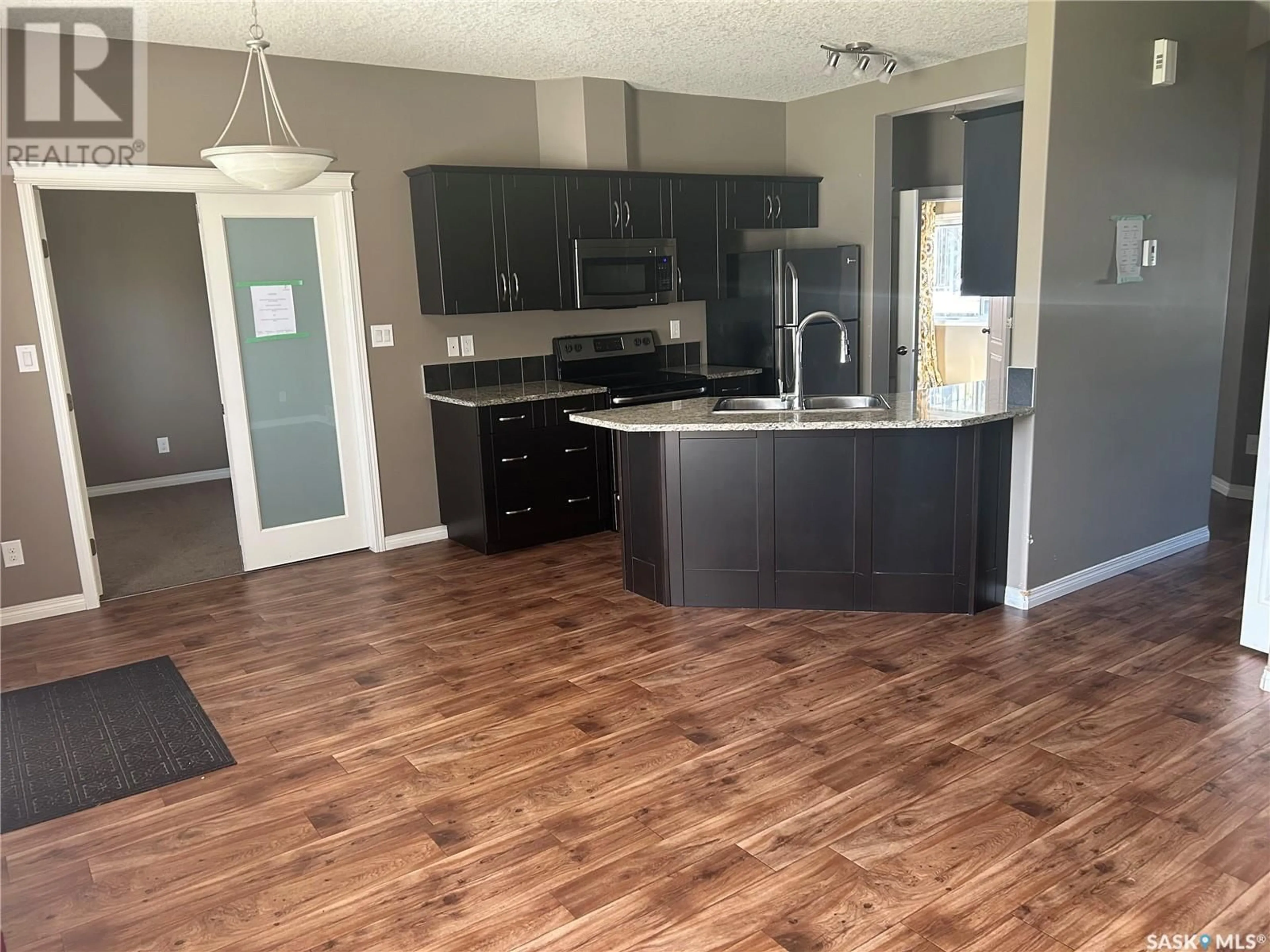 Open concept kitchen, unknown for 210 103 KLASSEN CRESCENT, Saskatoon Saskatchewan S7R0J2