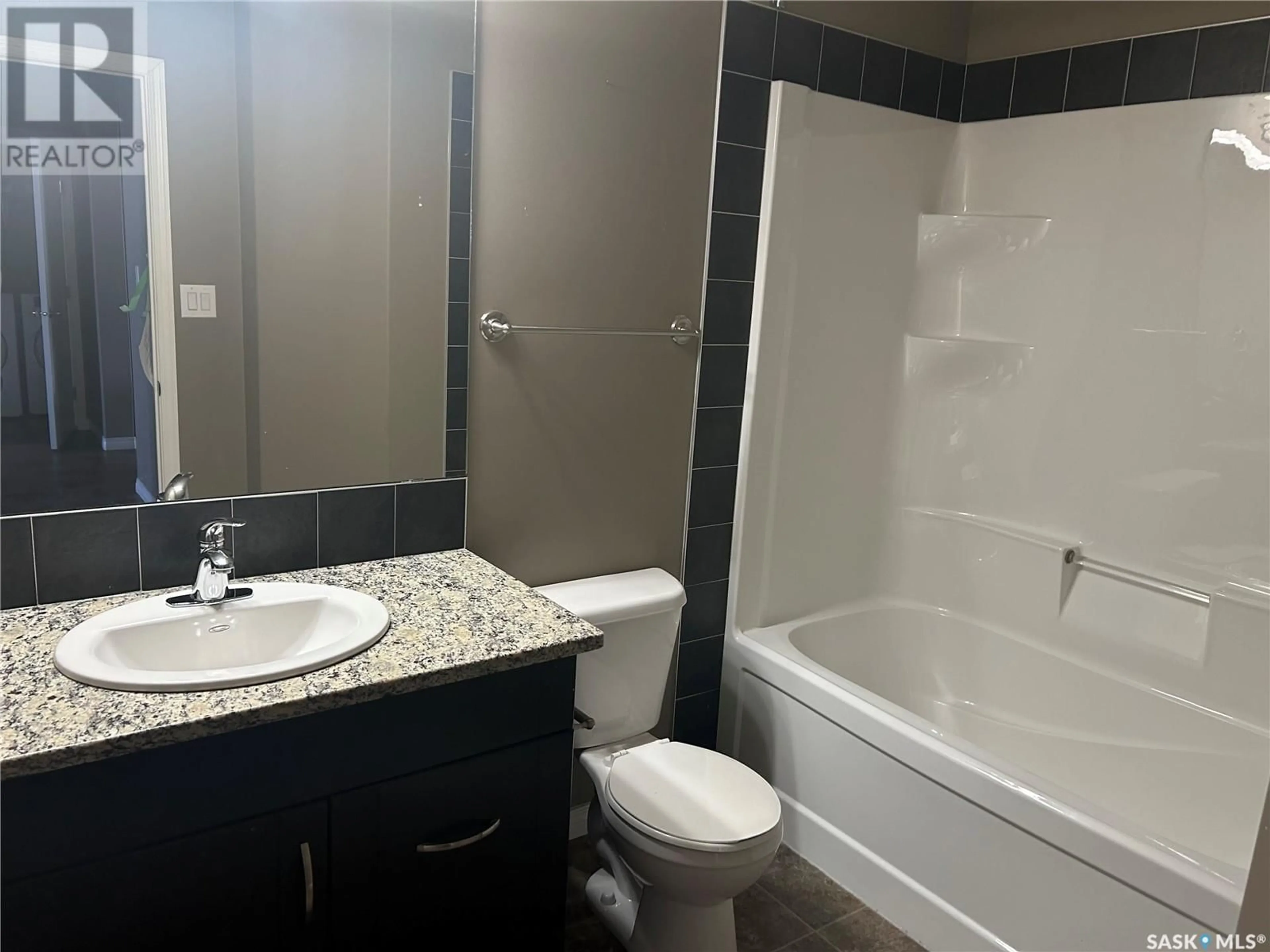 Standard bathroom, unknown for 210 103 KLASSEN CRESCENT, Saskatoon Saskatchewan S7R0J2