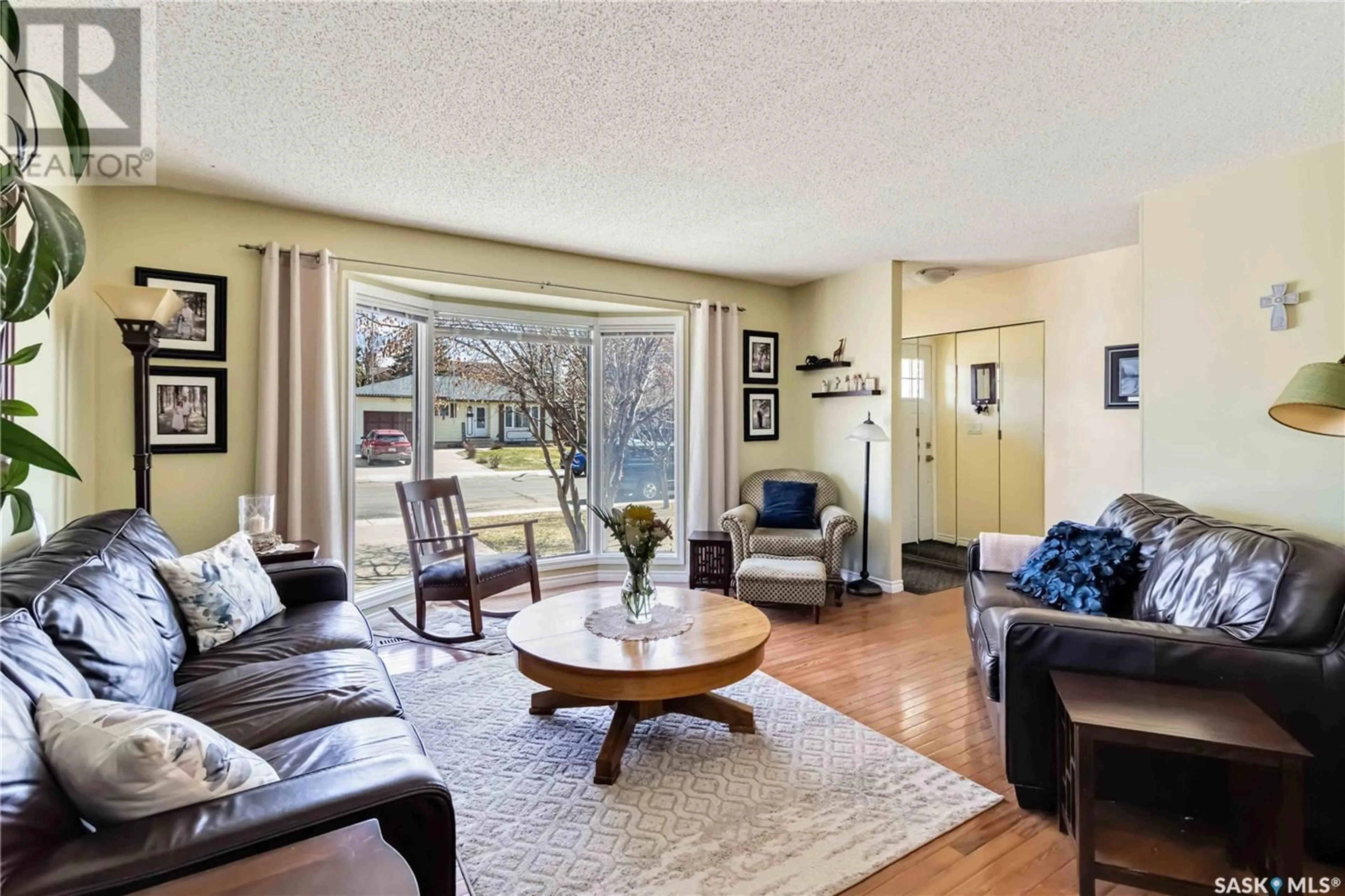 Living room with furniture, unknown for 262 WRIGLEY CRESCENT, Saskatoon Saskatchewan S7M4Y4