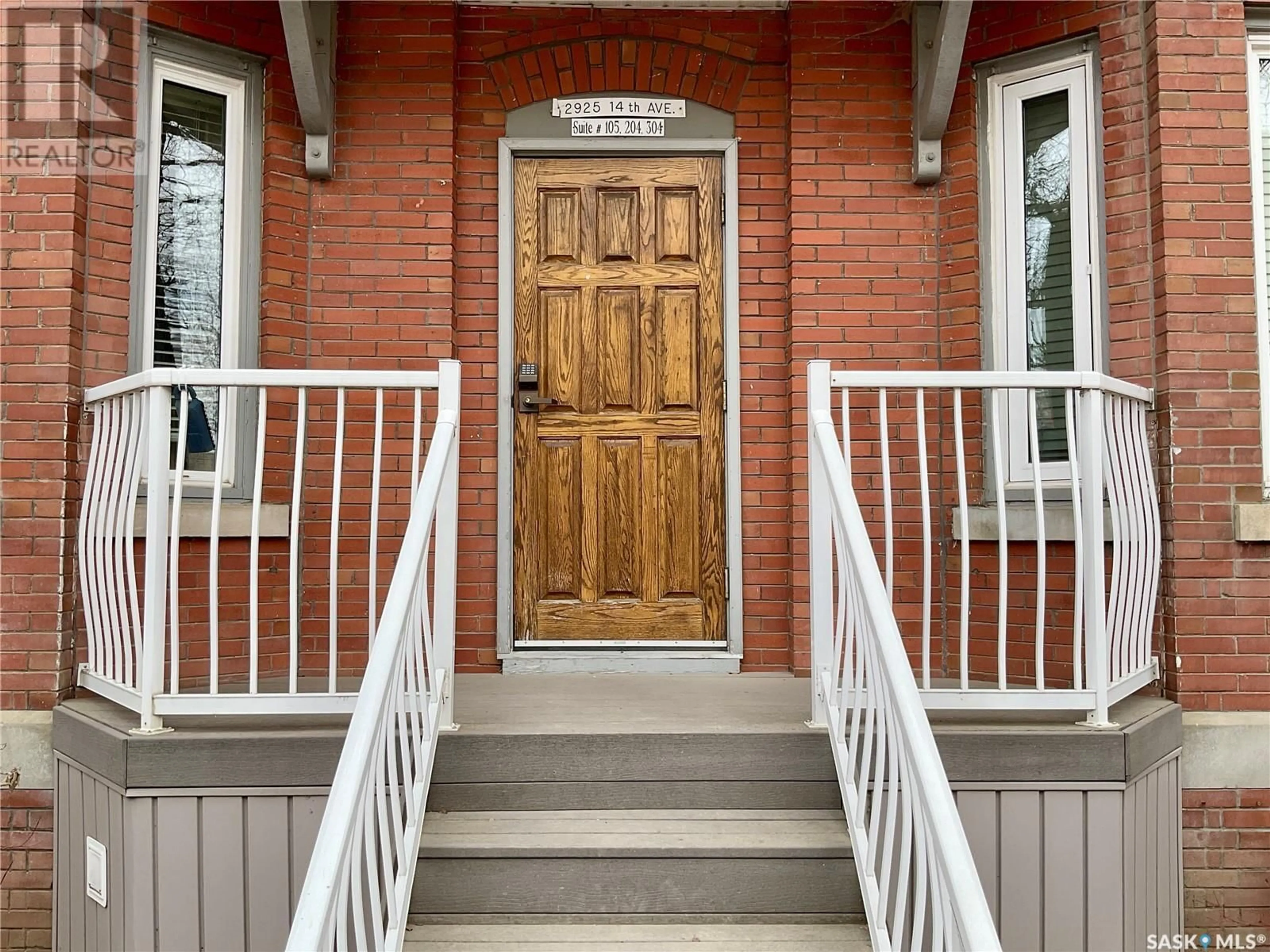 Indoor entryway for 304 - 2925 14TH AVENUE, Regina Saskatchewan S4T1R6