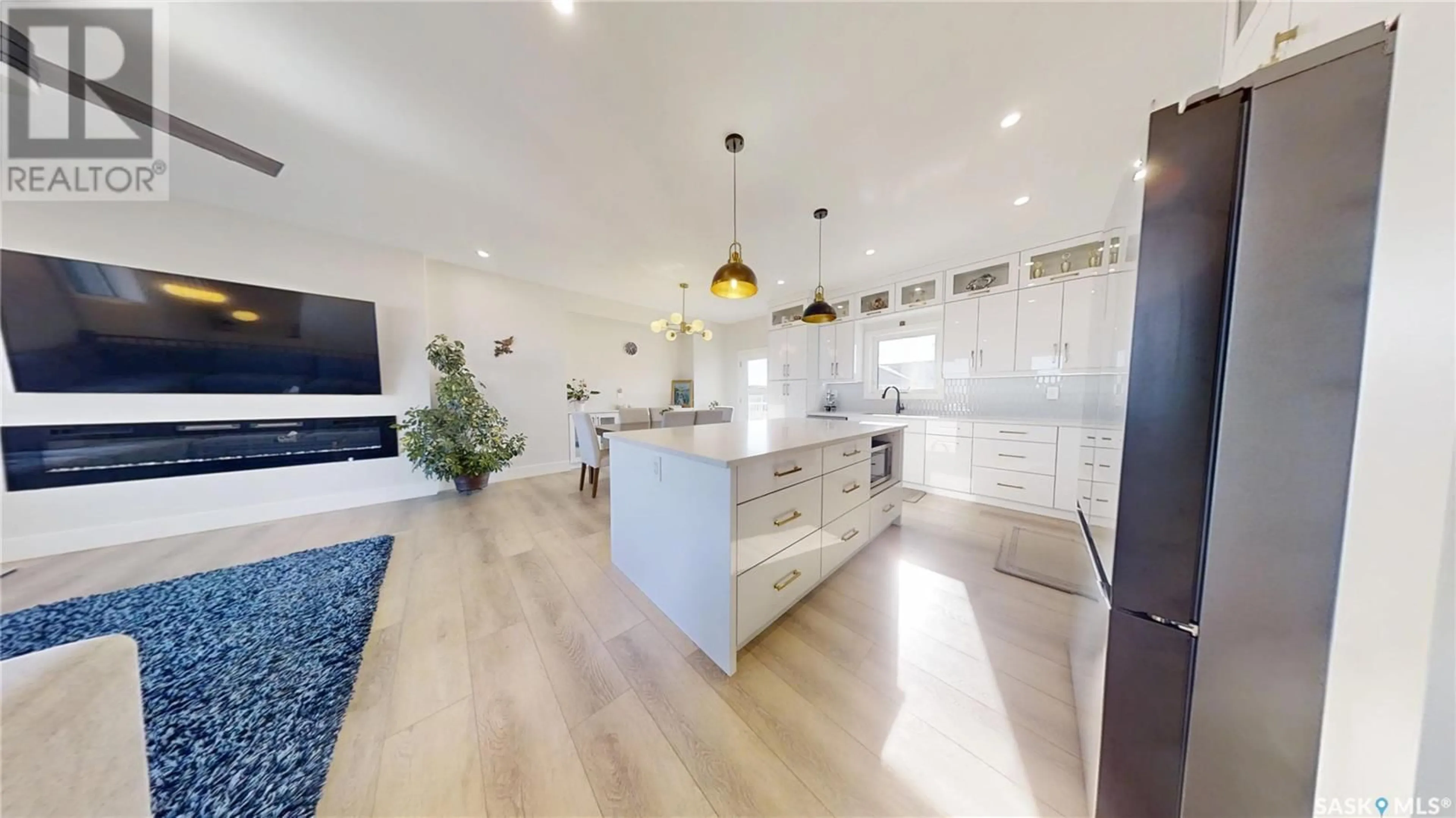 Open concept kitchen, unknown for 728 WEIR CRESCENT, Warman Saskatchewan S0K4S4