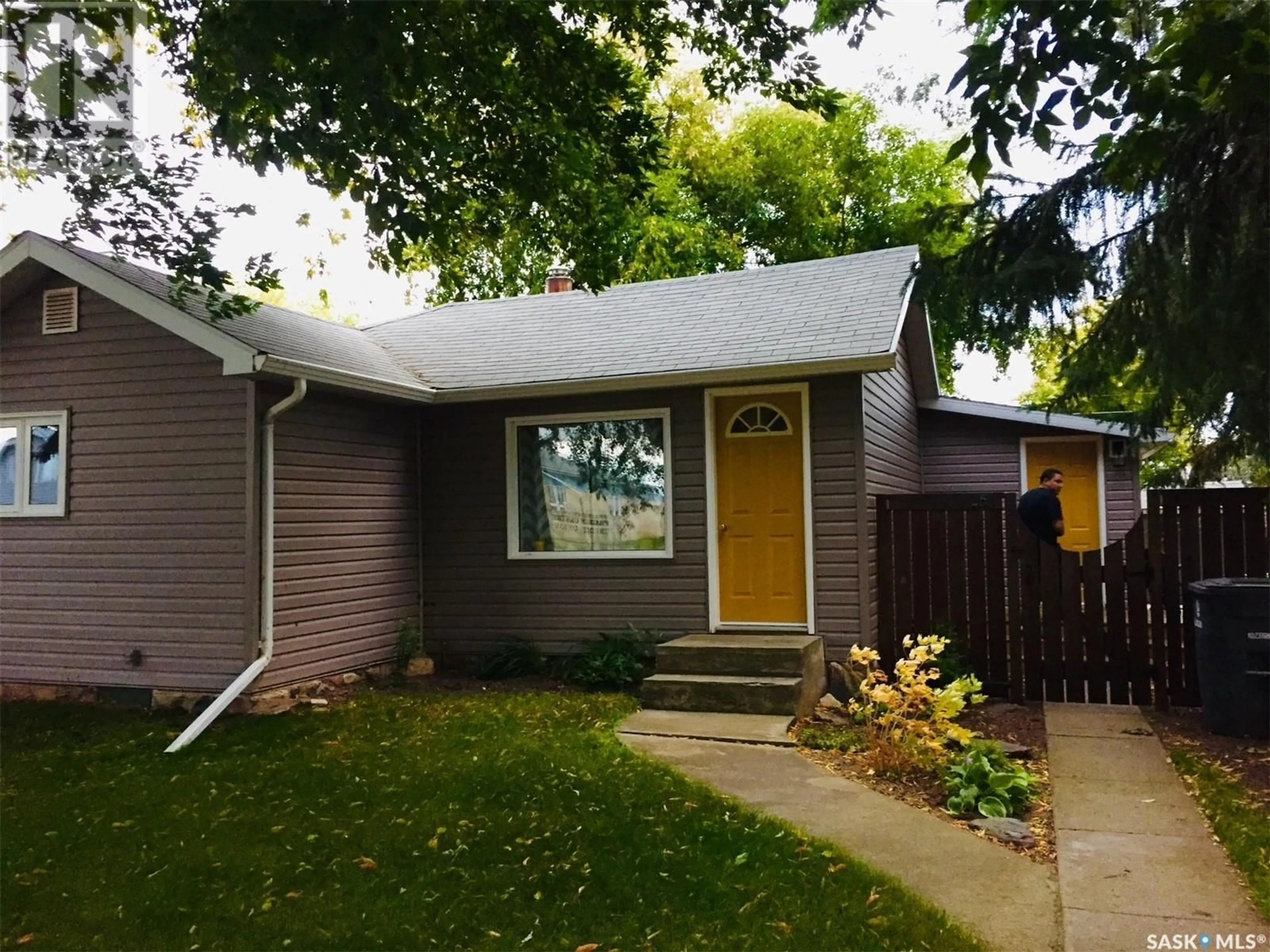 Home with vinyl exterior material, street for E - 125 1ST STREET, Spiritwood Saskatchewan S0J2M0