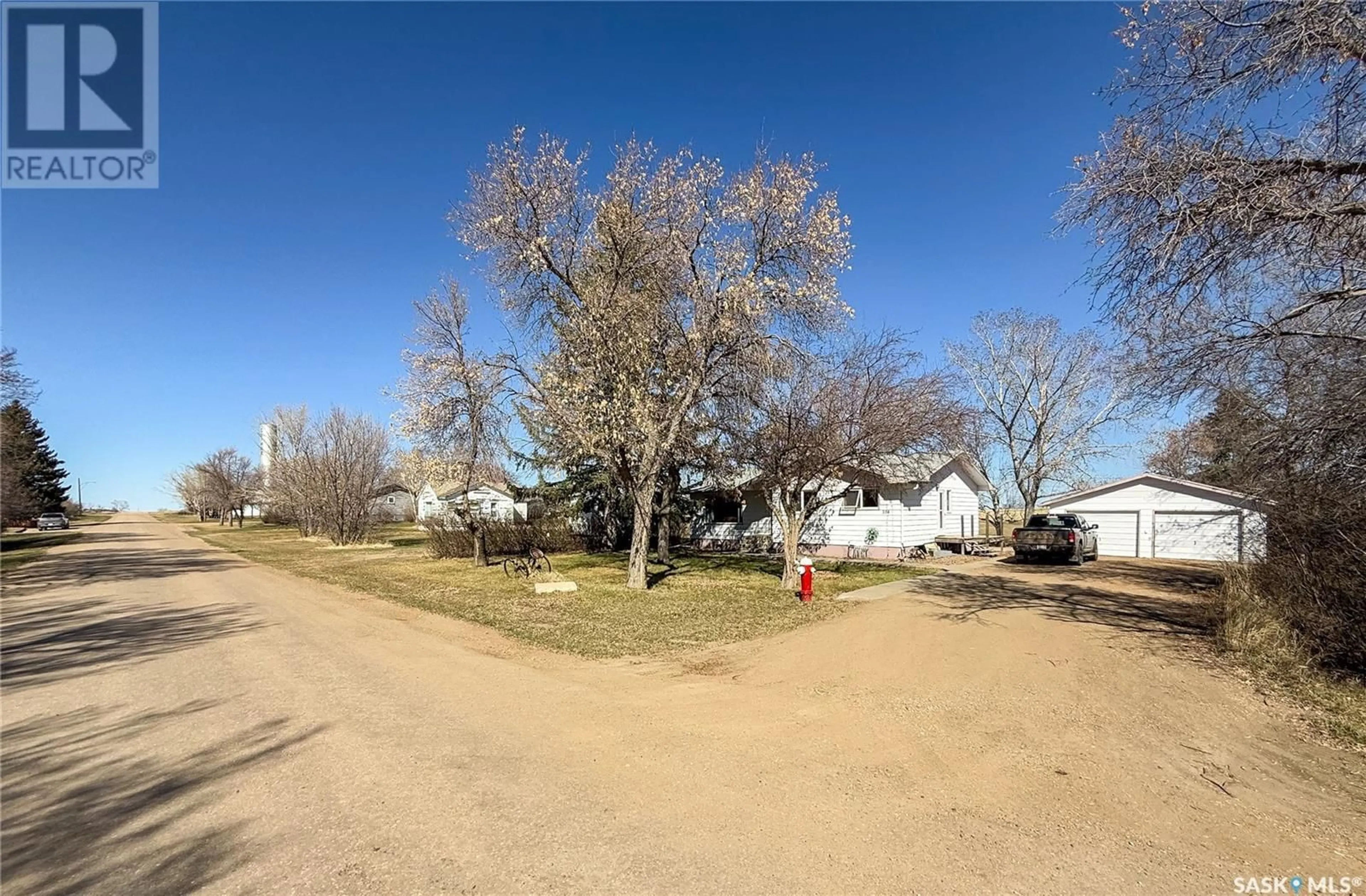 A pic from outside/outdoor area/front of a property/back of a property/a pic from drone, street for 208 1ST STREET, Climax Saskatchewan S0N0N0