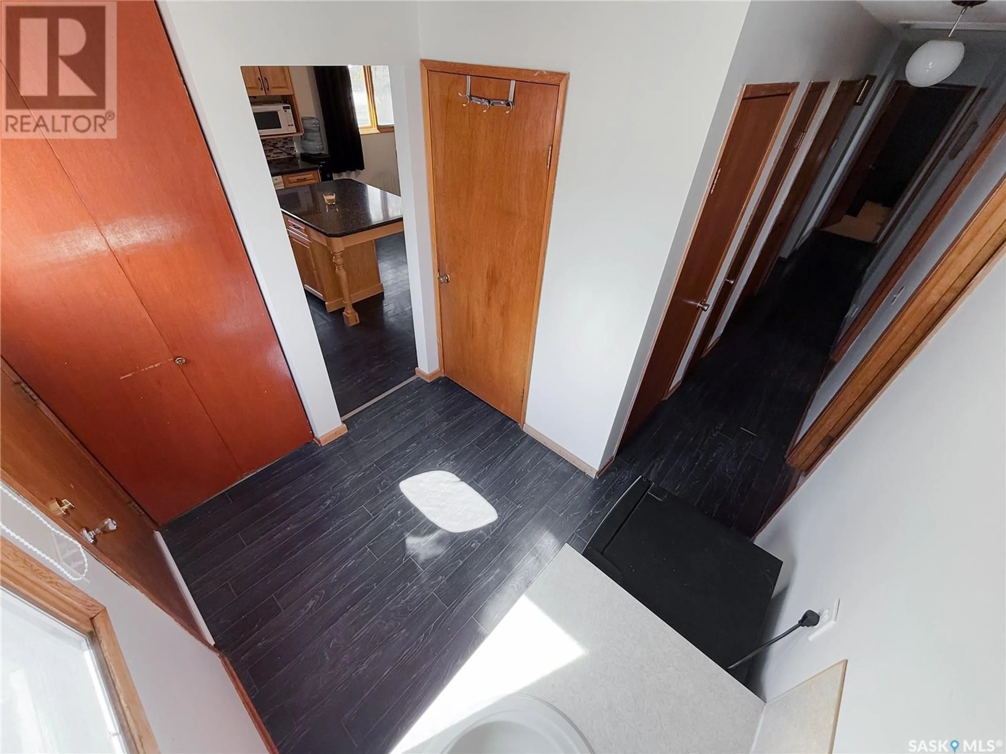 Indoor foyer for 208 1ST STREET, Climax Saskatchewan S0N0N0