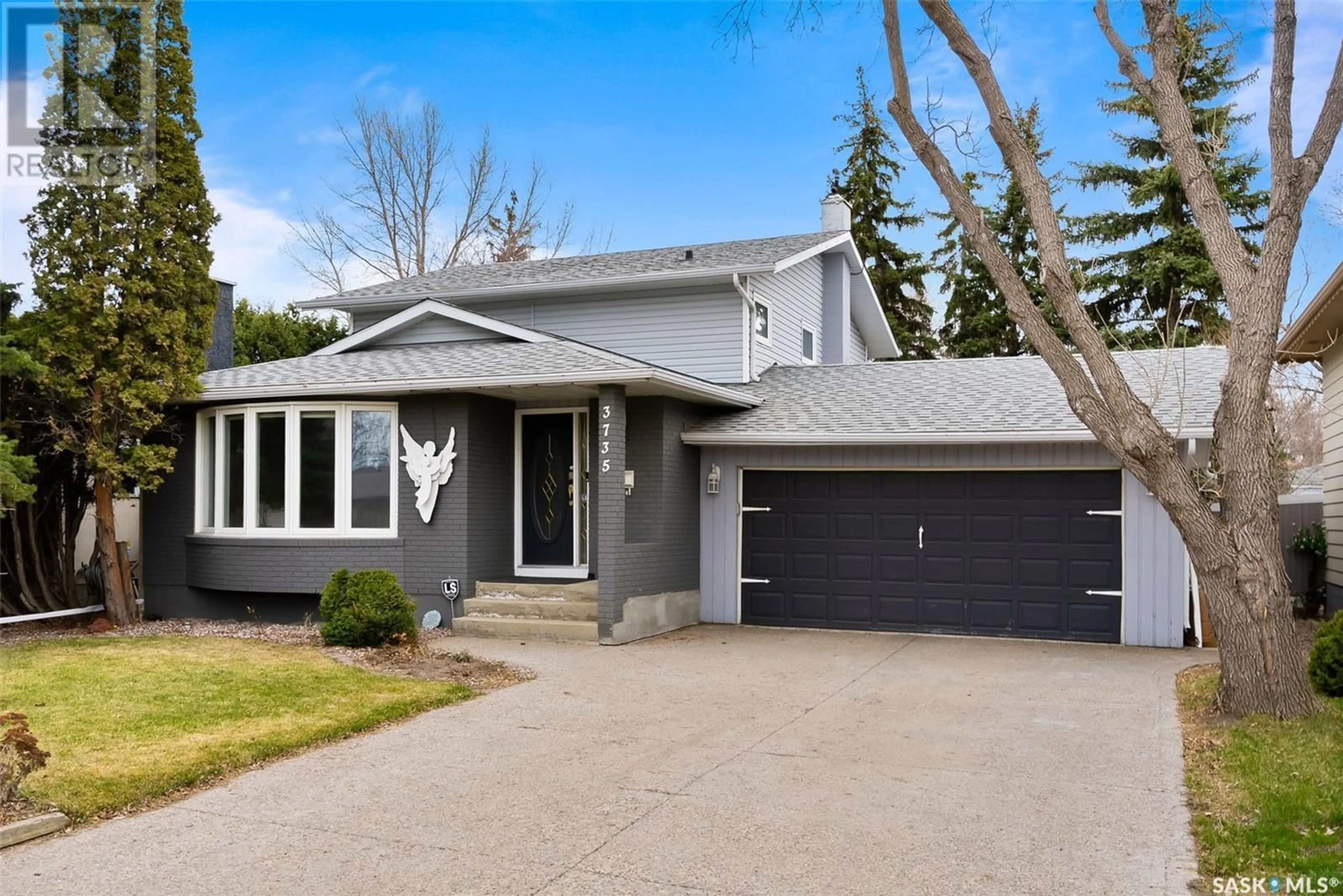 Home with vinyl exterior material, street for 3735 GORDON ROAD, Regina Saskatchewan S4S5X3