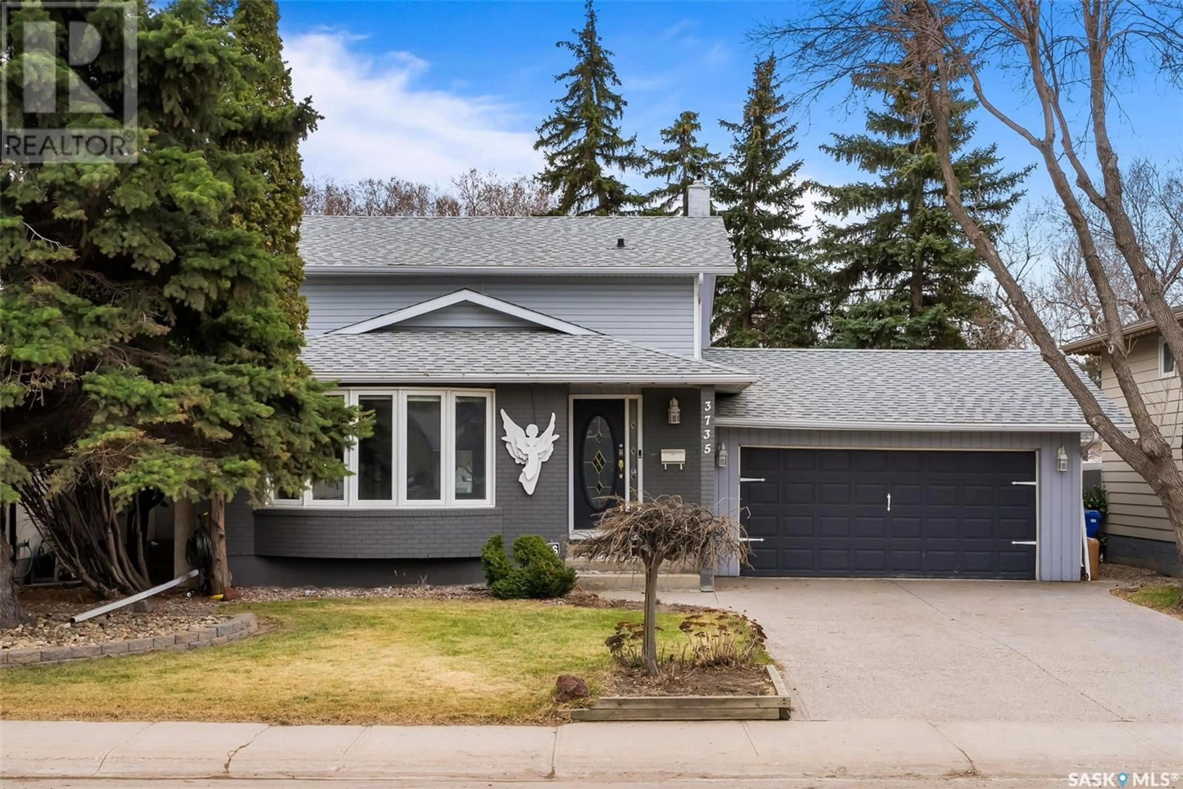 Home with vinyl exterior material, street for 3735 GORDON ROAD, Regina Saskatchewan S4S5X3