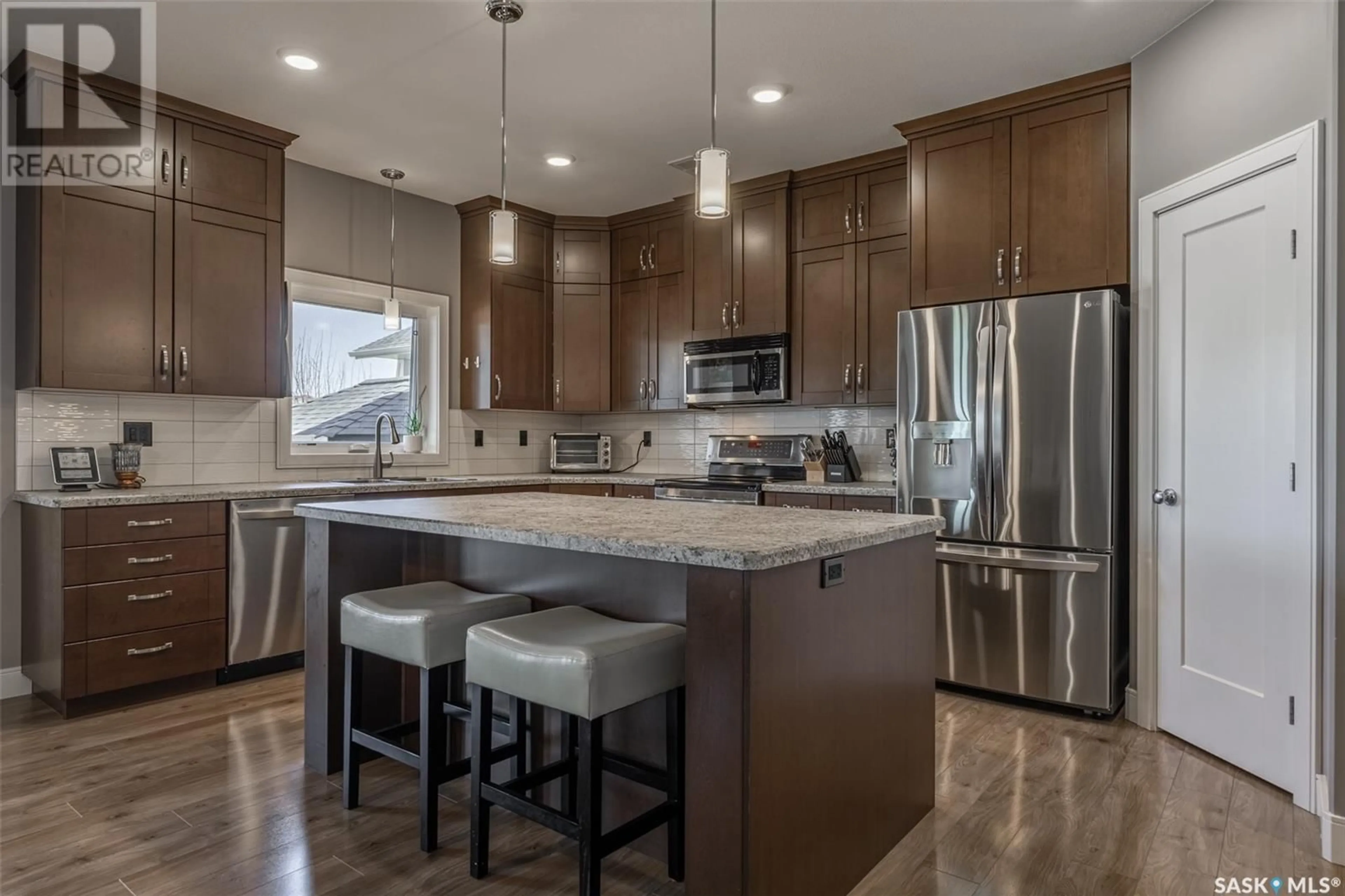 Contemporary kitchen, unknown for 610 CASPER COVE, Warman Saskatchewan S0K4S4