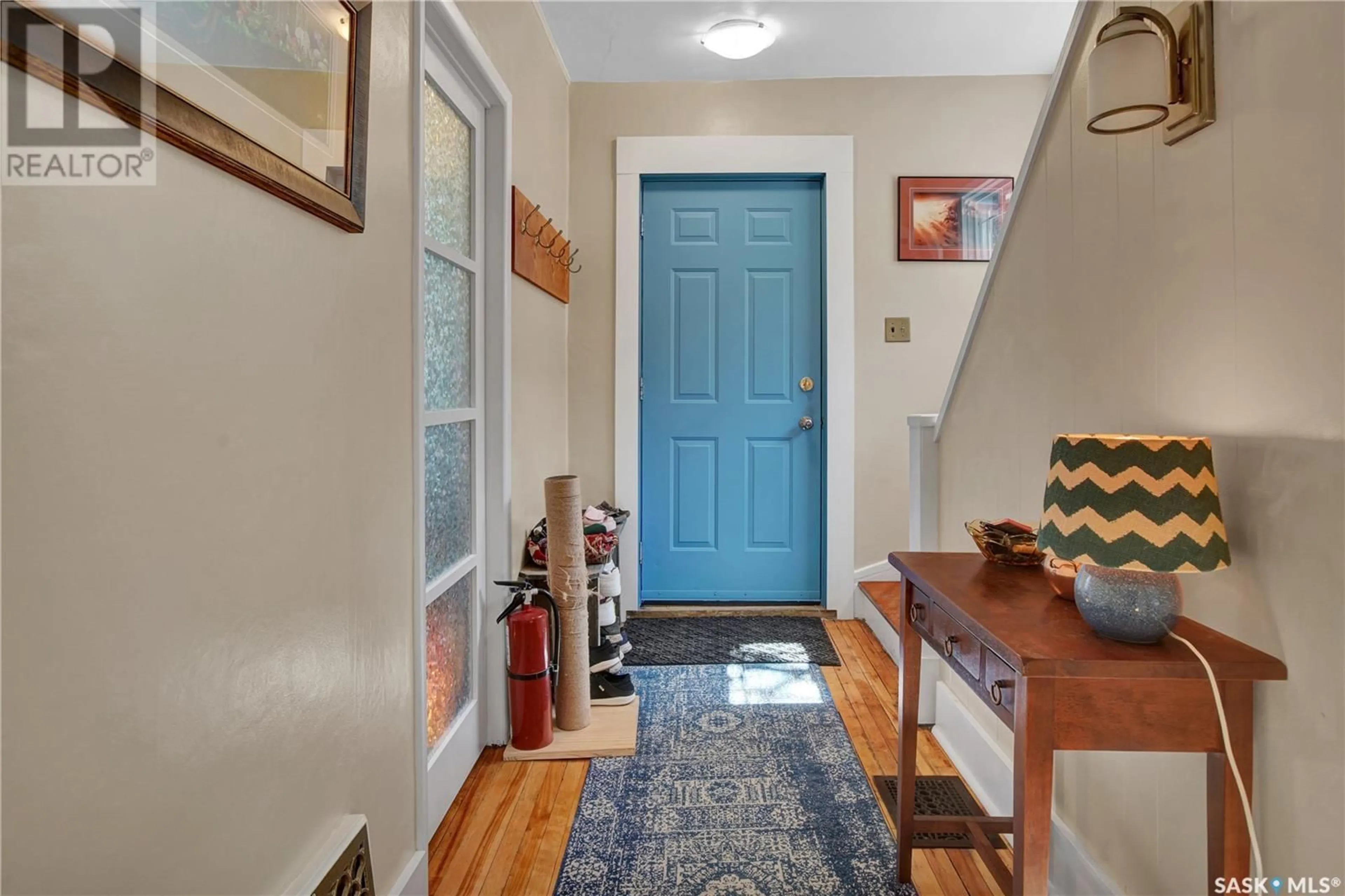 Indoor entryway for 1237 H AVENUE, Saskatoon Saskatchewan S7L2E1
