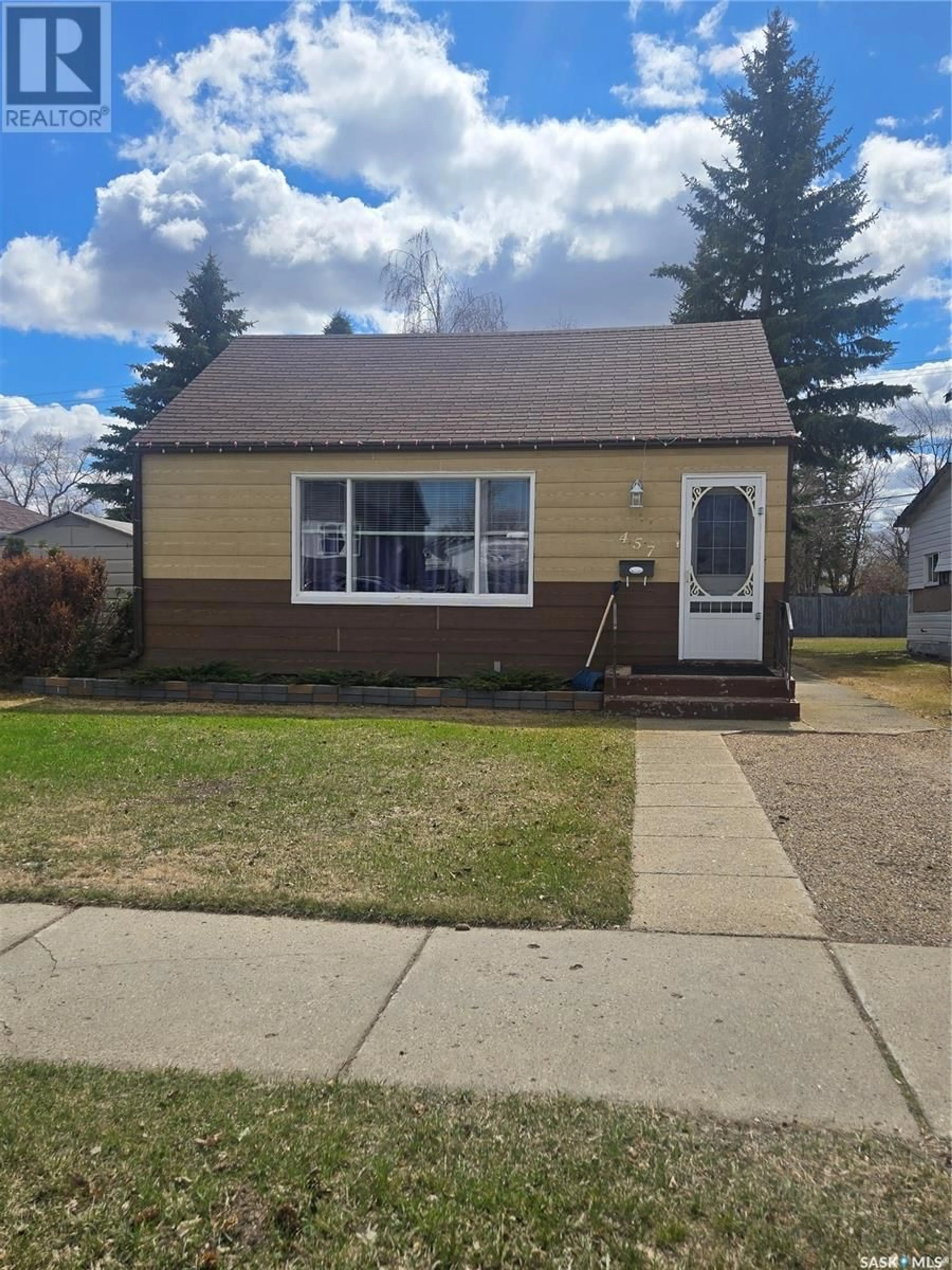 Home with vinyl exterior material, street for E - 457 THIRD AVENUE, Melville Saskatchewan S0A2P0