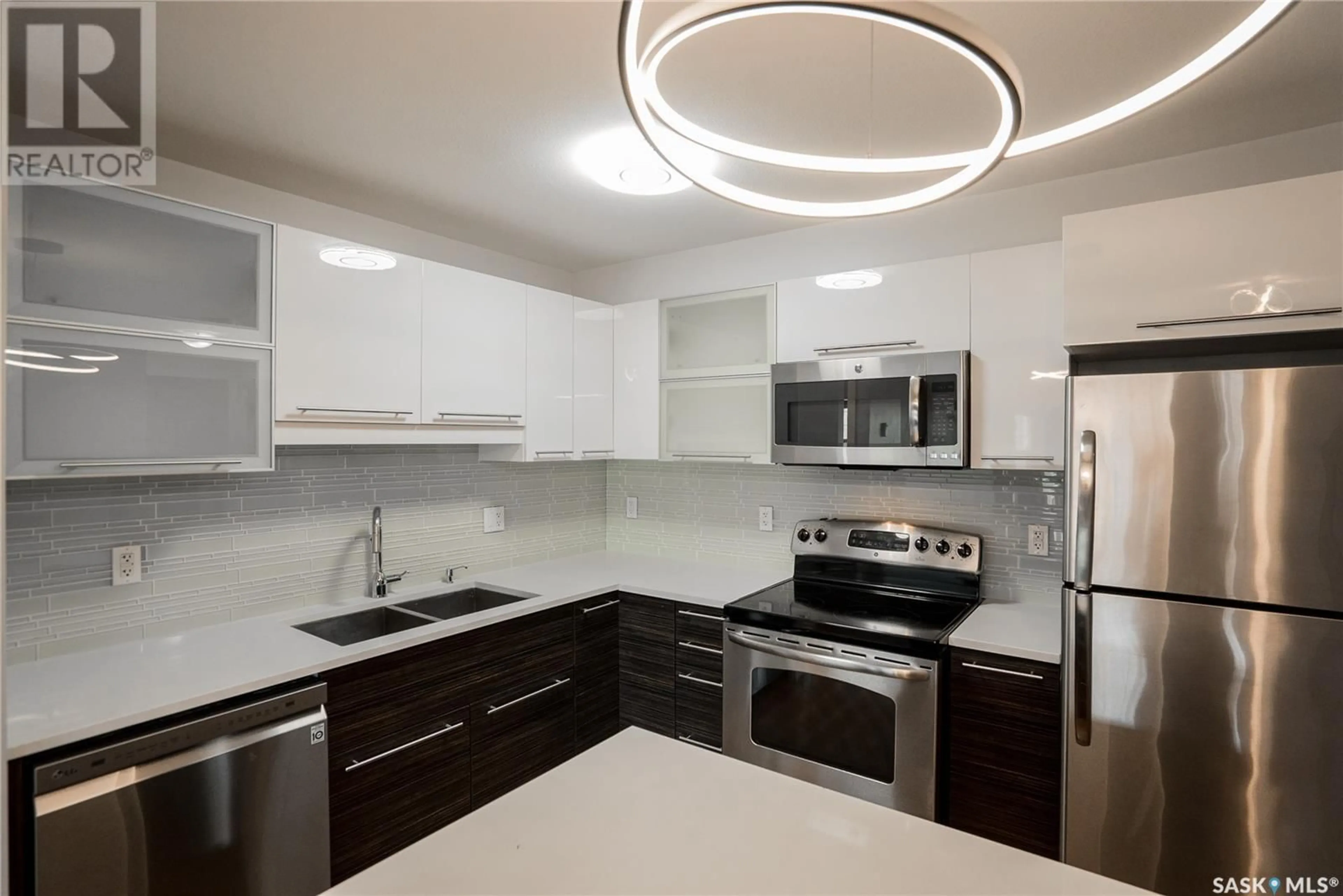 Standard kitchen, ceramic/tile floor for 213B 415 HUNTER ROAD, Saskatoon Saskatchewan S7T0J7