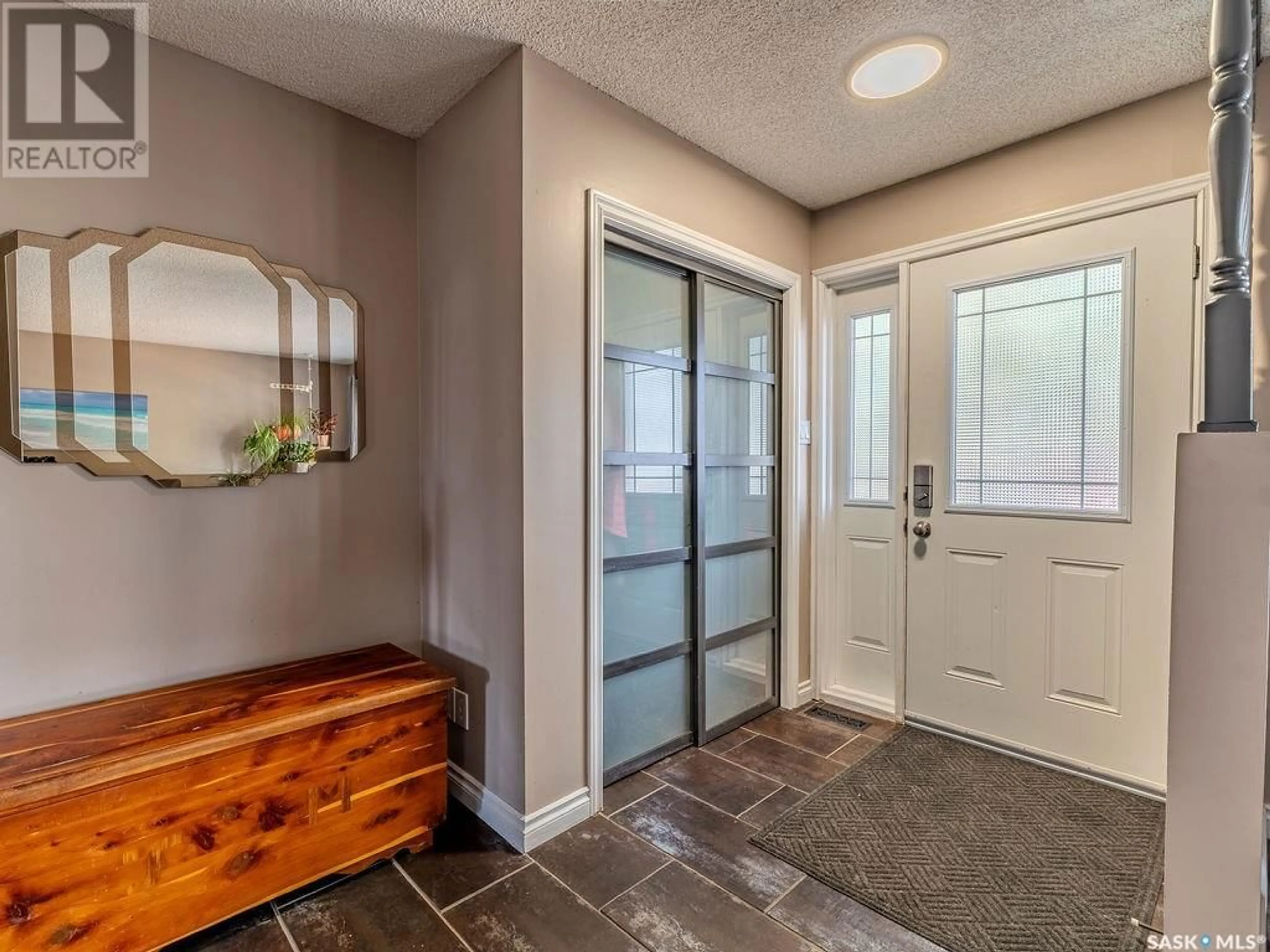 Indoor entryway for 435 CHARLEBOIS WAY, Saskatoon Saskatchewan S7K5J8