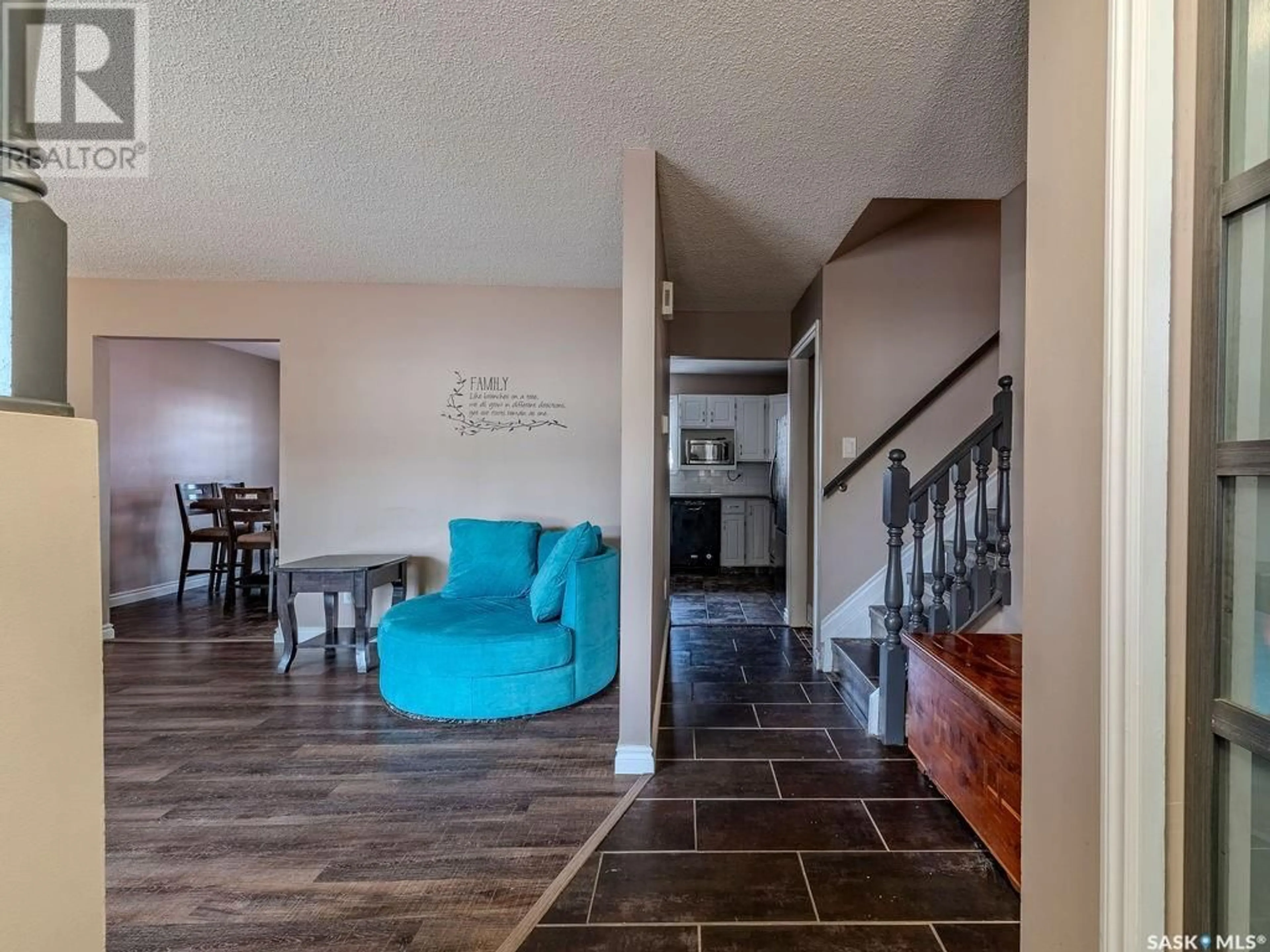 Indoor foyer for 435 CHARLEBOIS WAY, Saskatoon Saskatchewan S7K5J8