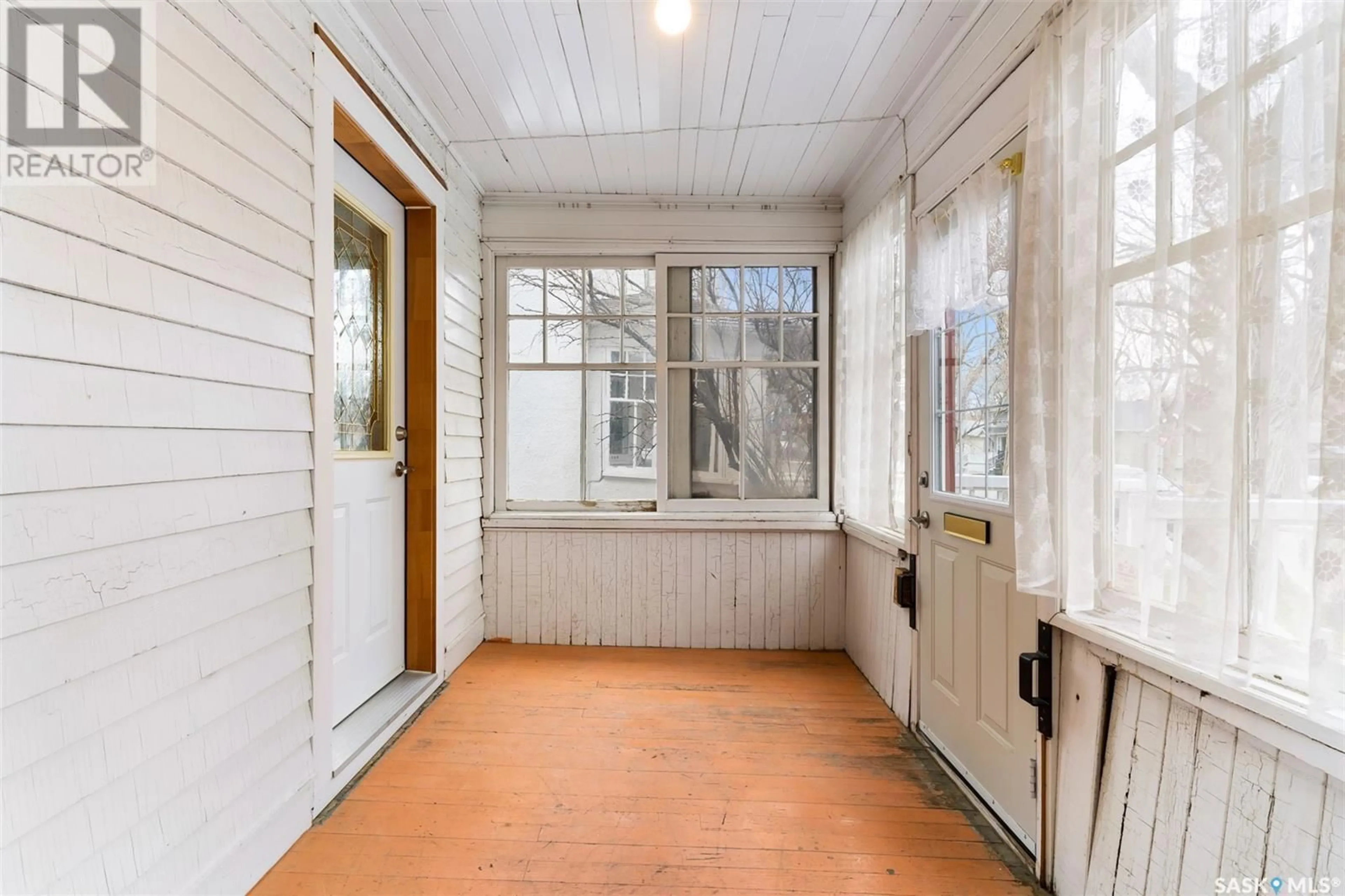 Indoor entryway for 2312 ROBINSON STREET, Regina Saskatchewan S4T2R2