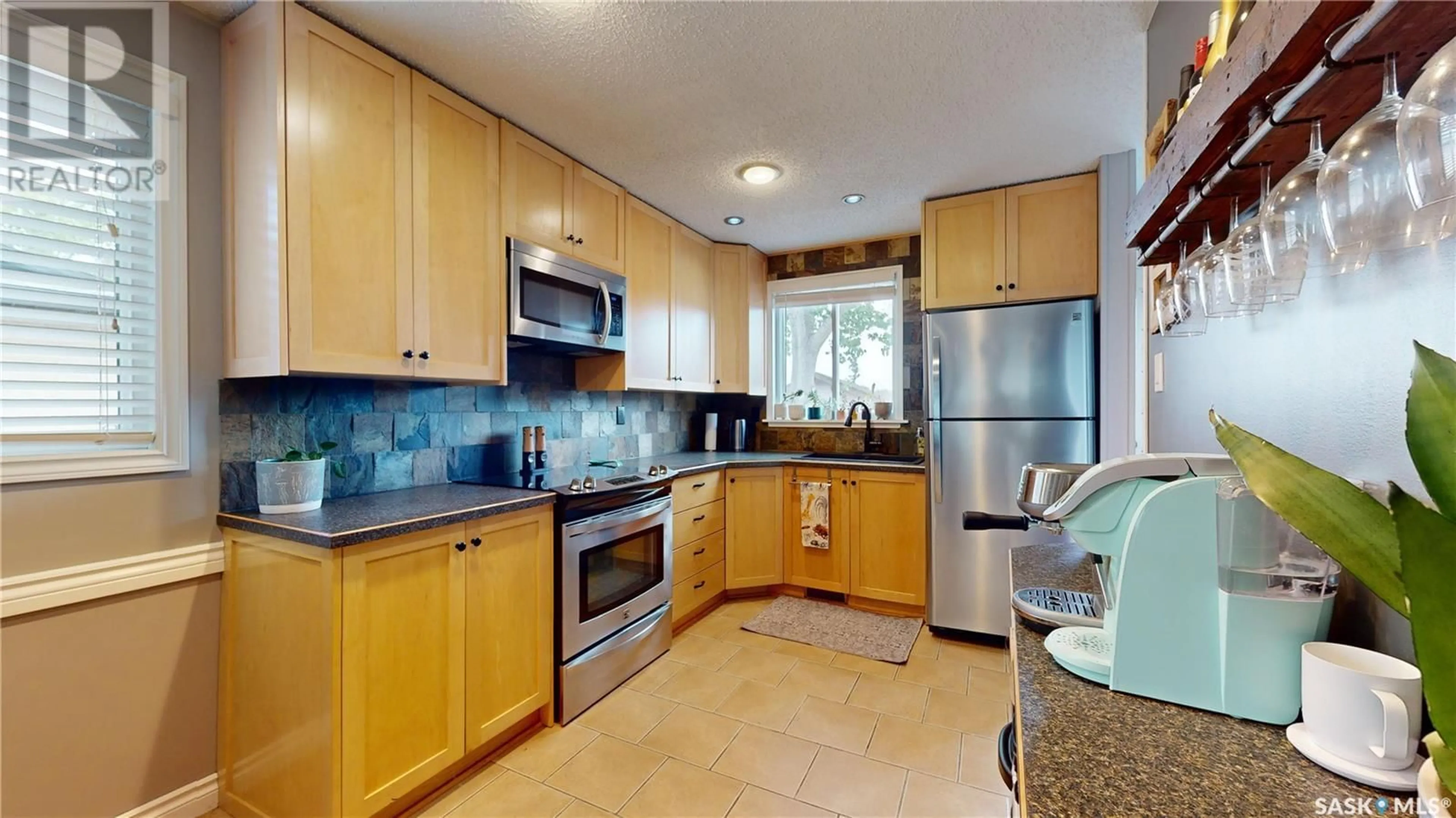 Standard kitchen, ceramic/tile floor for 1027 DOROTHY STREET, Regina Saskatchewan S4X1E8