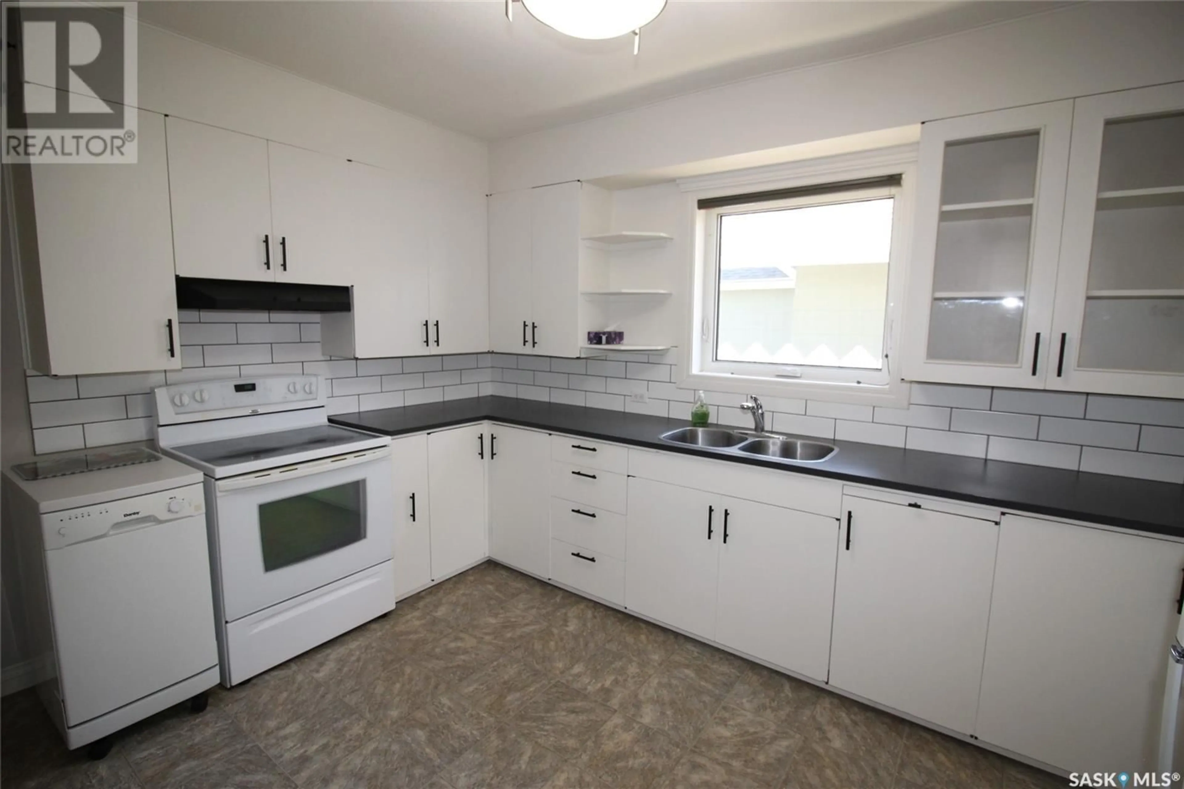 Standard kitchen, ceramic/tile floor for 588 3RD STREET, Shaunavon Saskatchewan S0N2M0