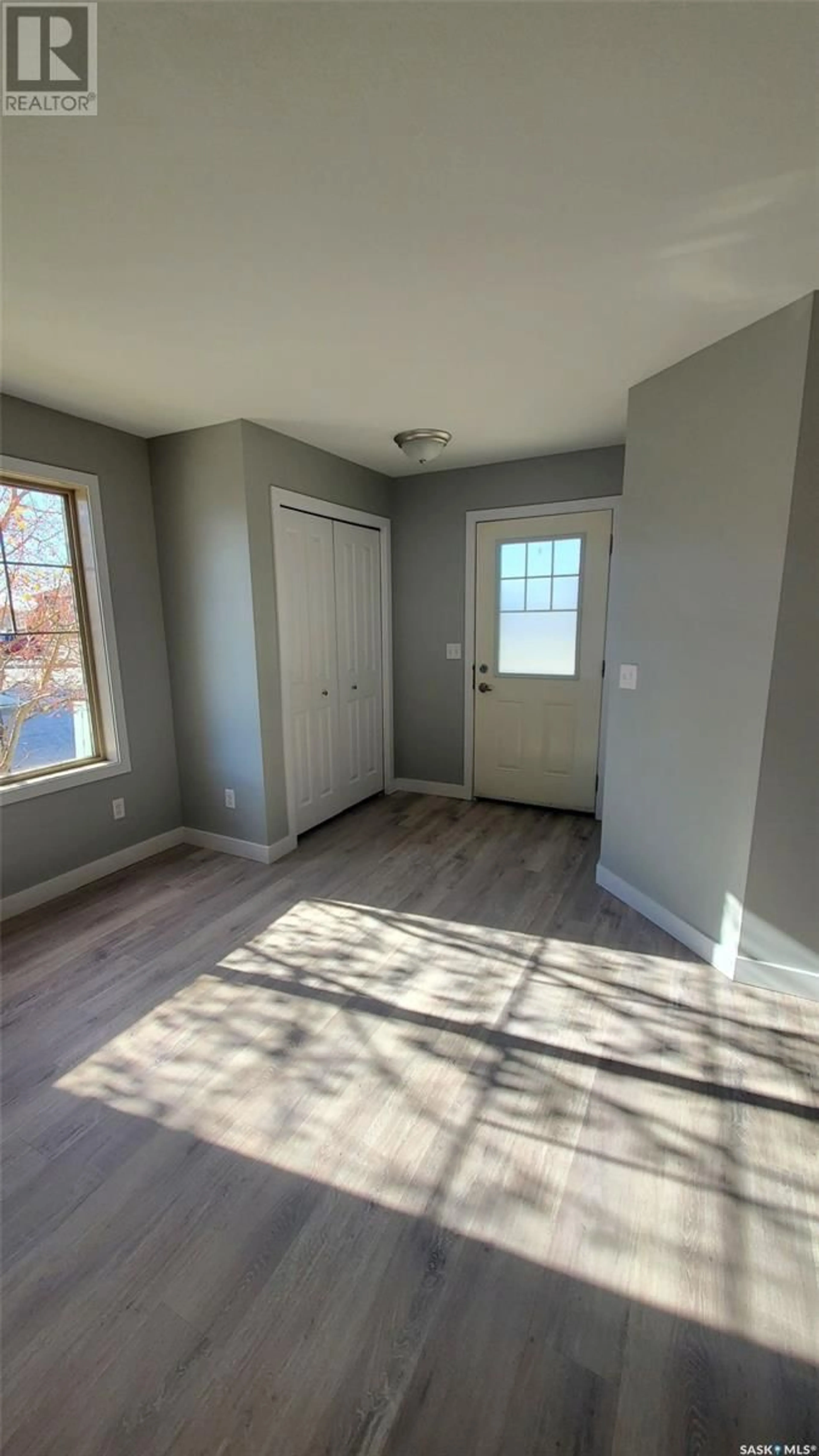 Indoor entryway for 7 - 5011 JAMES HILL ROAD, Regina Saskatchewan S4W0B9