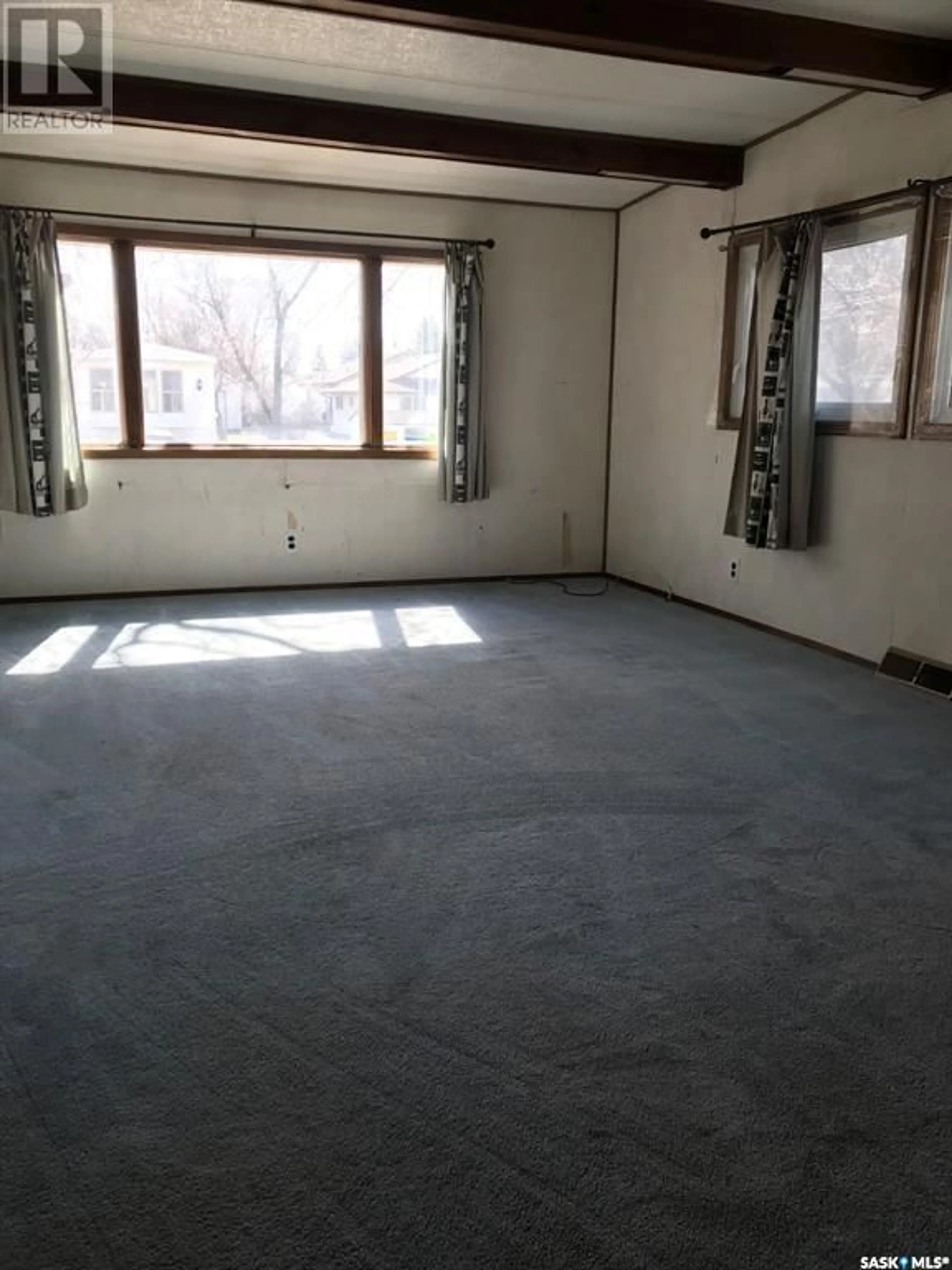 A pic of a room for 832 BERYL AVENUE, Oxbow Saskatchewan S0C2B0