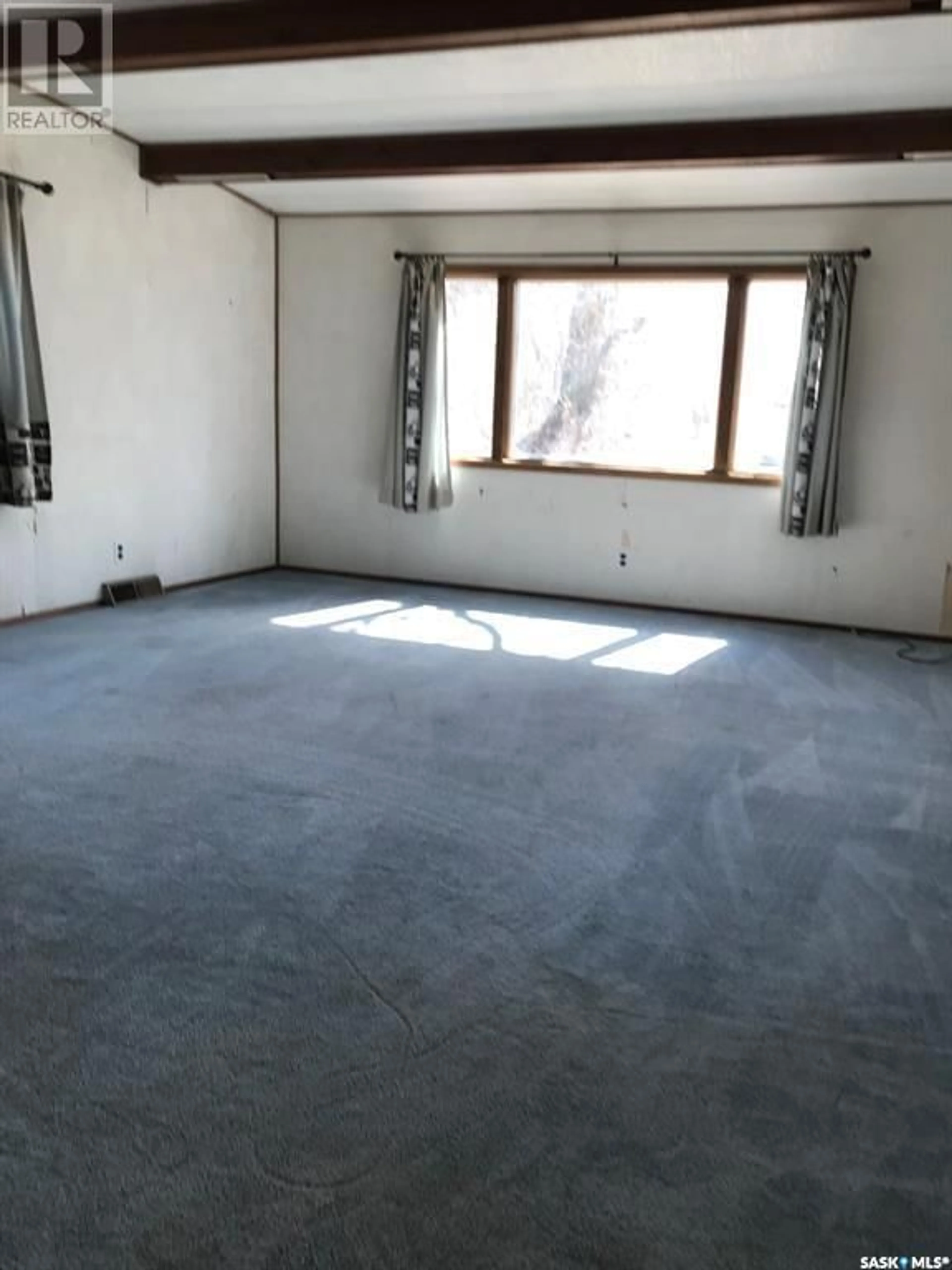 A pic of a room for 832 BERYL AVENUE, Oxbow Saskatchewan S0C2B0