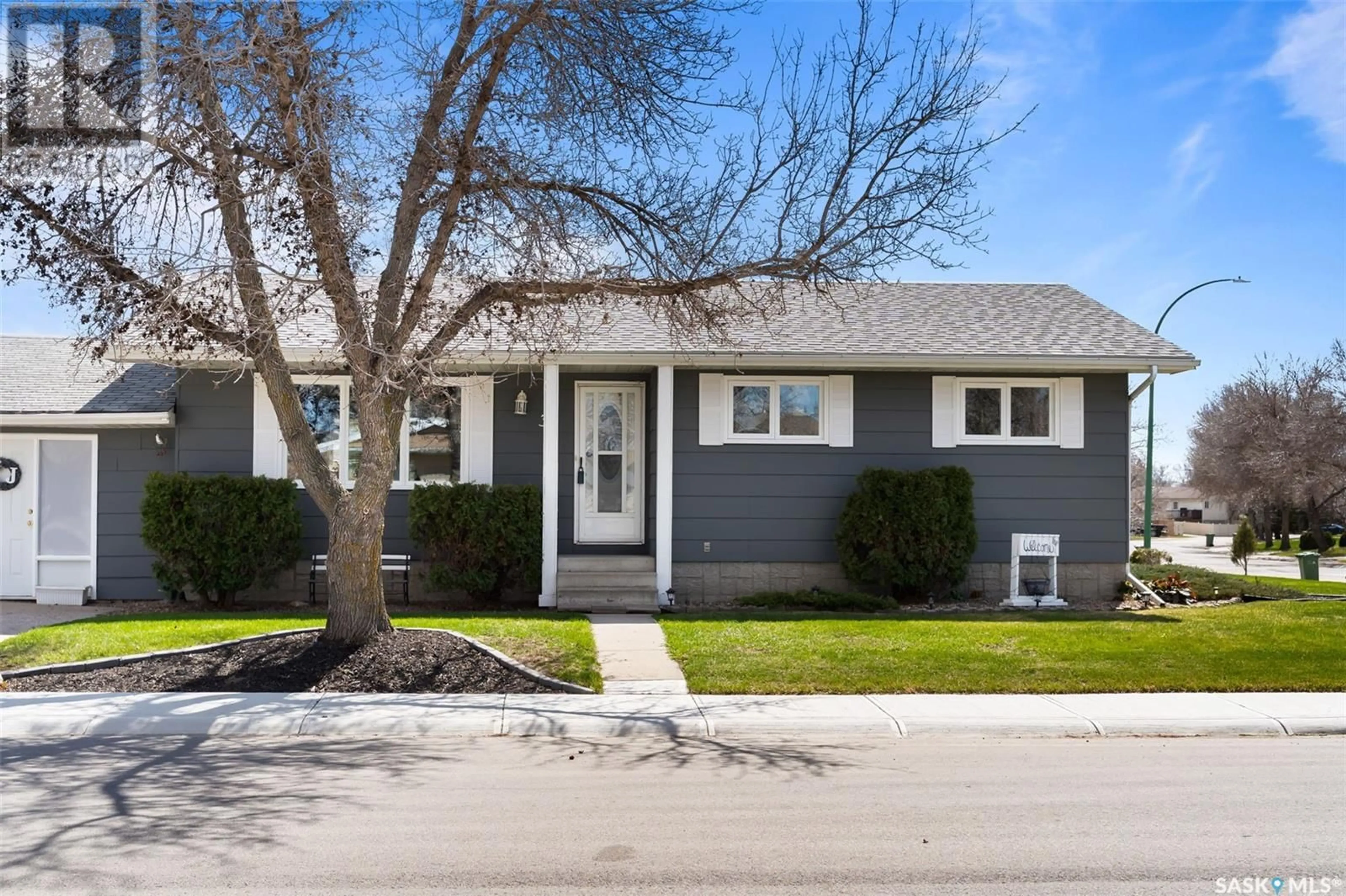 Home with vinyl exterior material, street for 31 VERNON CRESCENT, Regina Saskatchewan S4R7S8