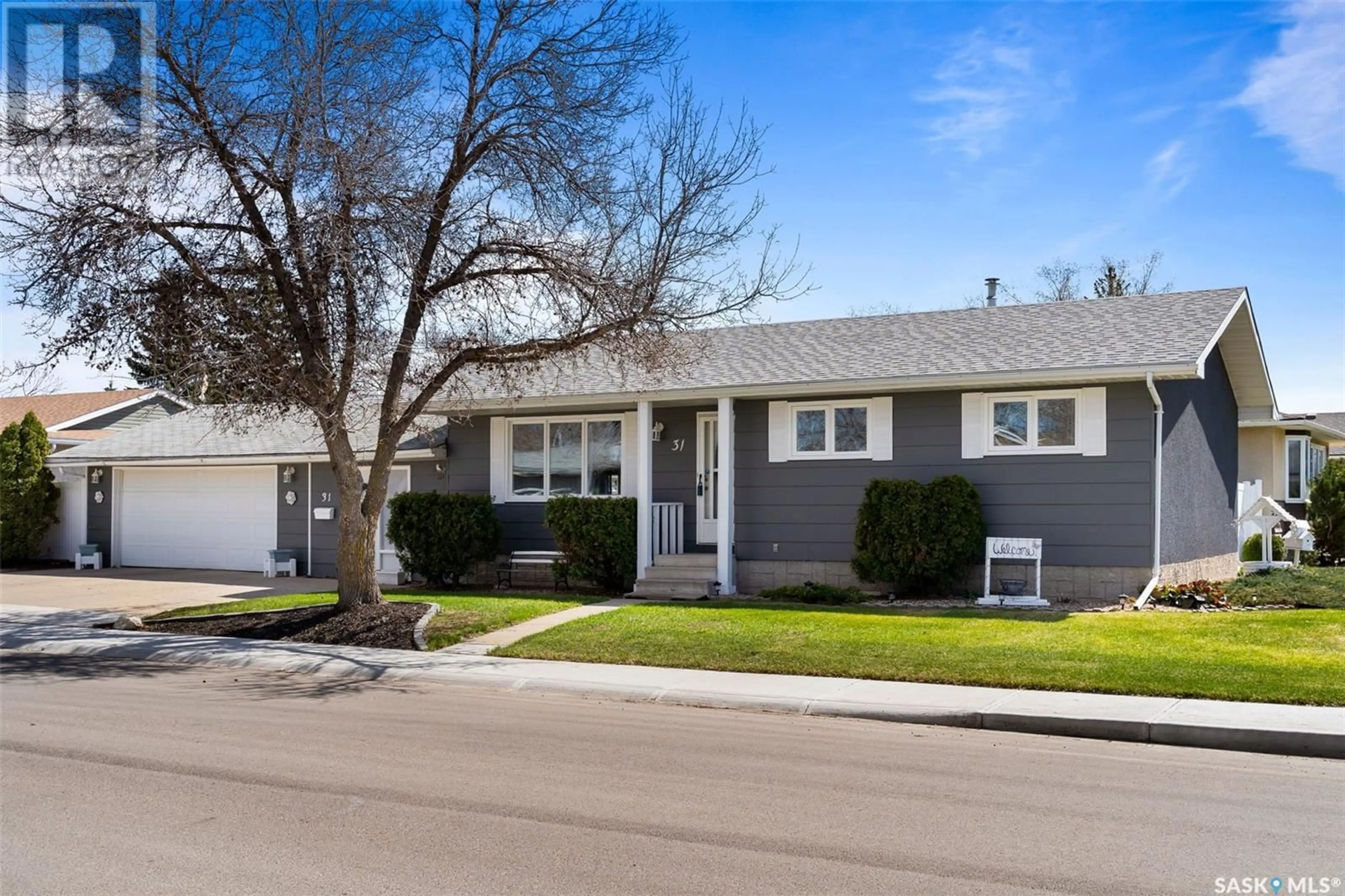 Home with vinyl exterior material, street for 31 VERNON CRESCENT, Regina Saskatchewan S4R7S8
