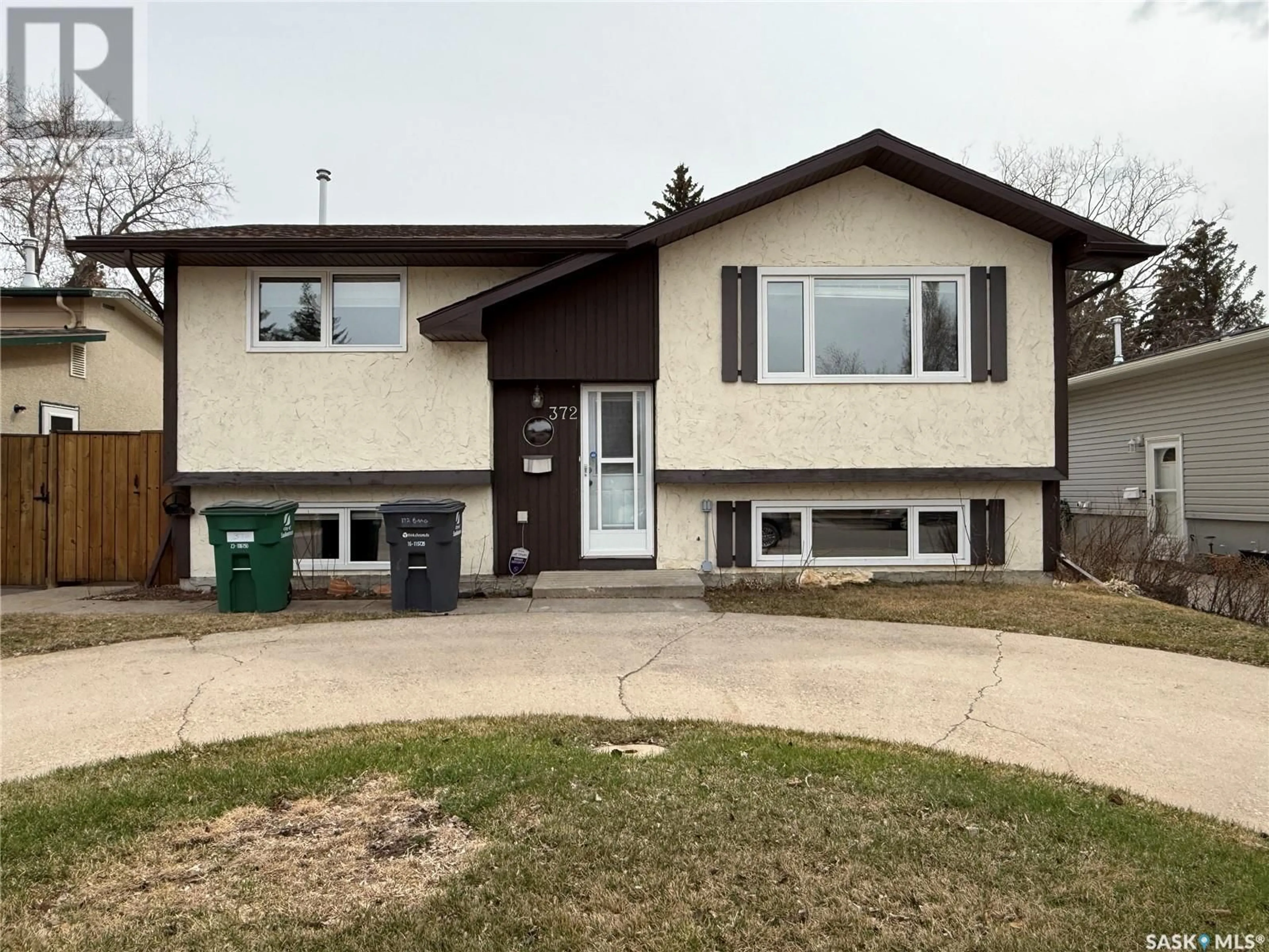 Home with vinyl exterior material, street for 372 BIRCH CRESCENT, Saskatoon Saskatchewan S7N2M6