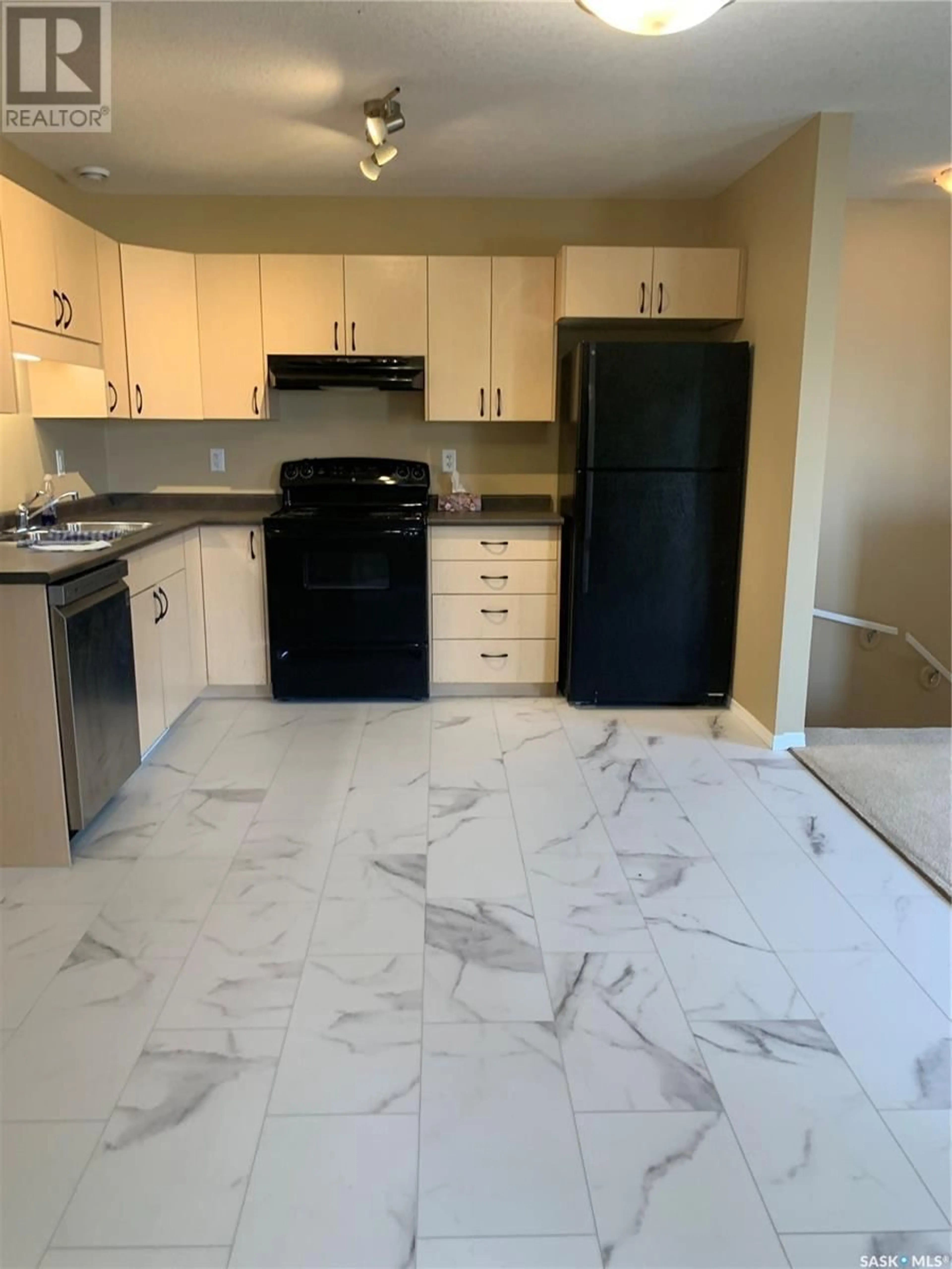 Standard kitchen, ceramic/tile floor for 700 - 224 BATTLEFORD TRAIL, Swift Current Saskatchewan S9H0K9