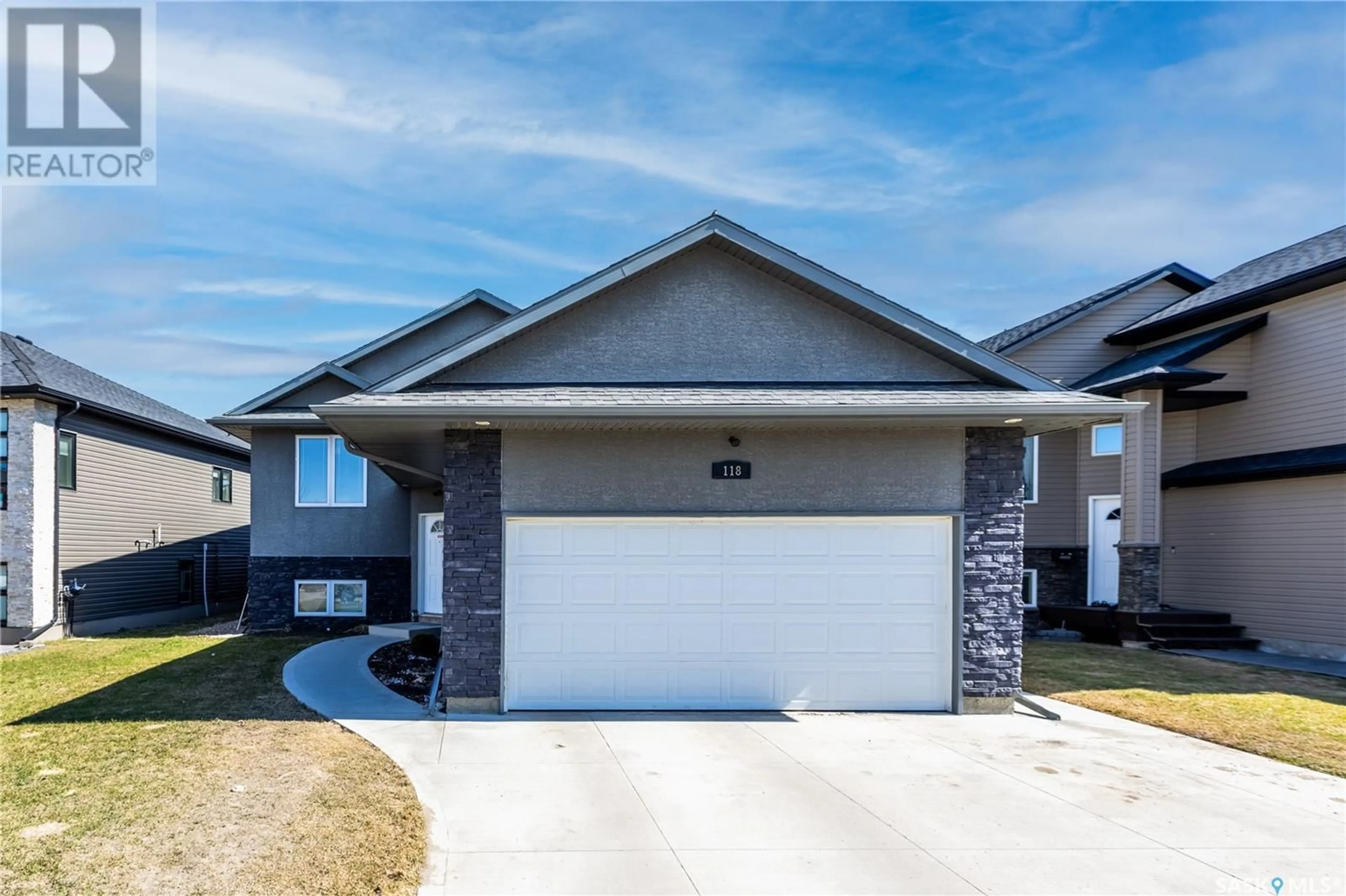 Home with vinyl exterior material, street for 118 MAHABIR CRESCENT, Saskatoon Saskatchewan S7W0J6