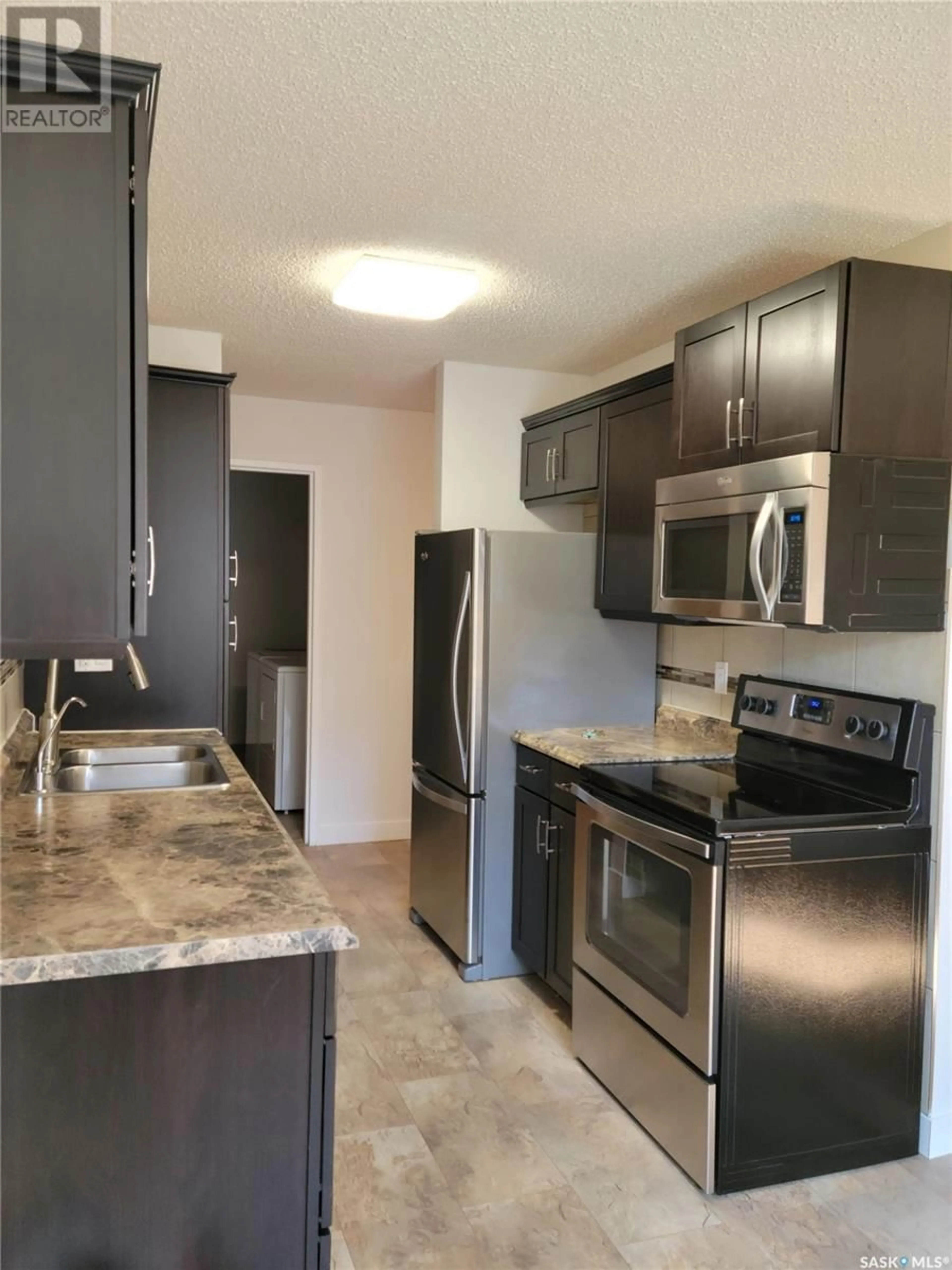 Standard kitchen, unknown for NE - 201 1130 9TH AVENUE, Swift Current Saskatchewan S9H2S9