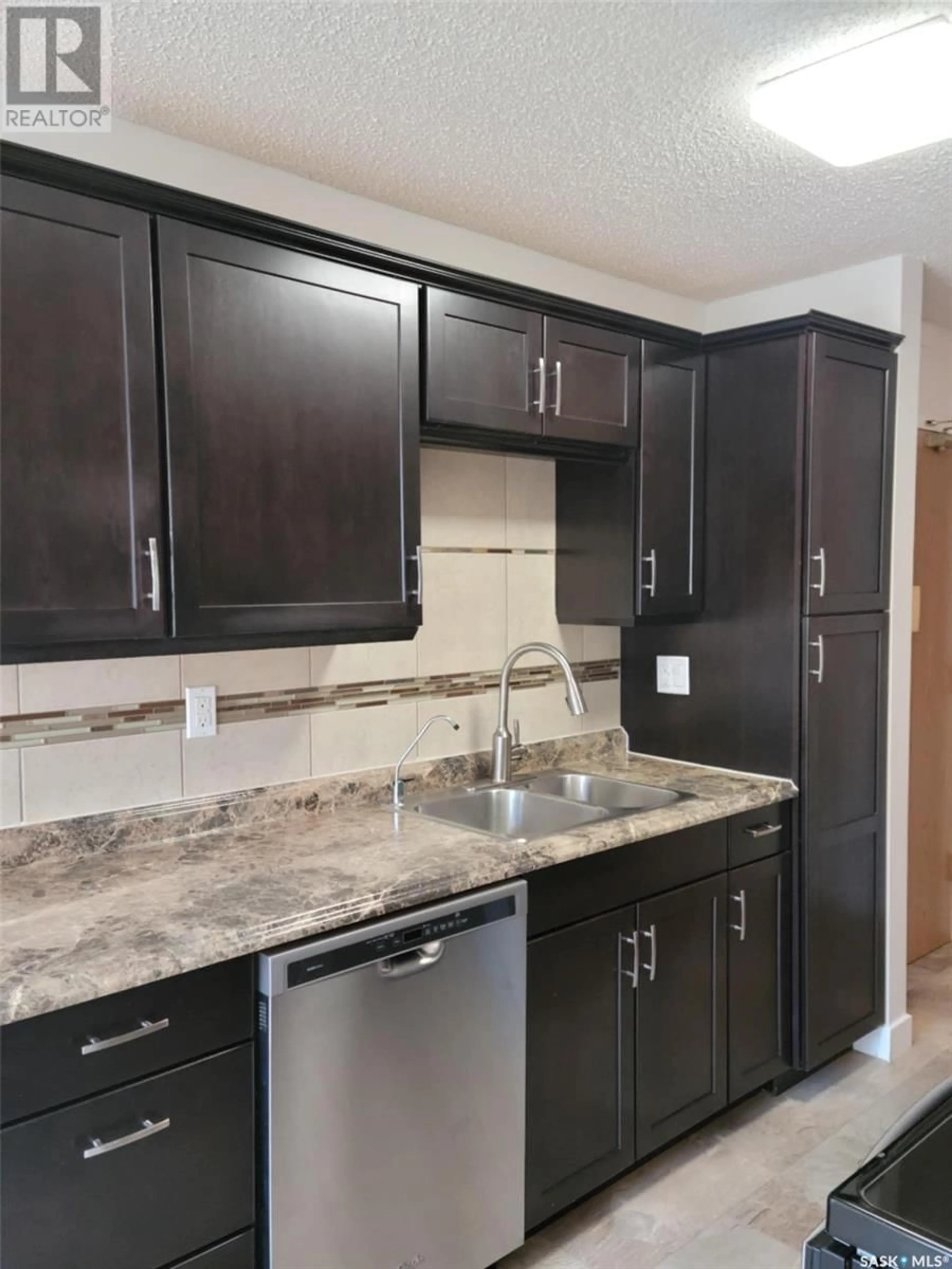 Standard kitchen, unknown for NE - 201 1130 9TH AVENUE, Swift Current Saskatchewan S9H2S9