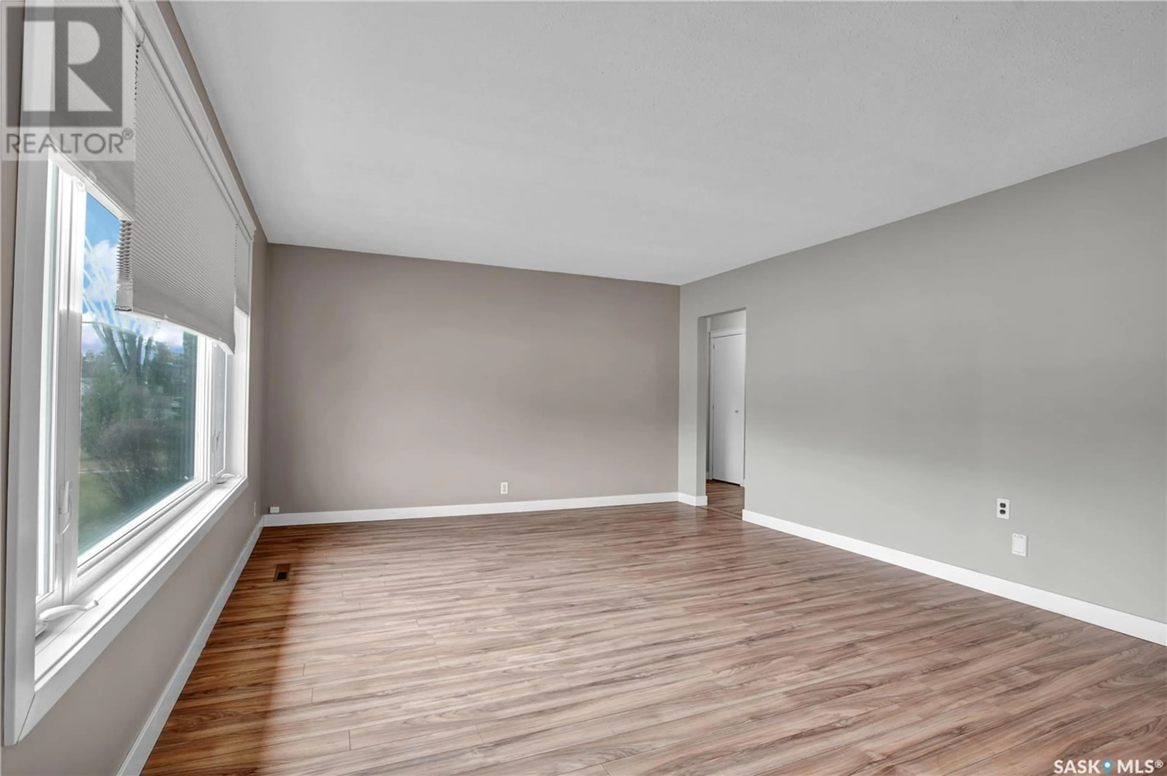 A pic of a room for 2618 CLARENCE AVENUE, Saskatoon Saskatchewan S7J1M4