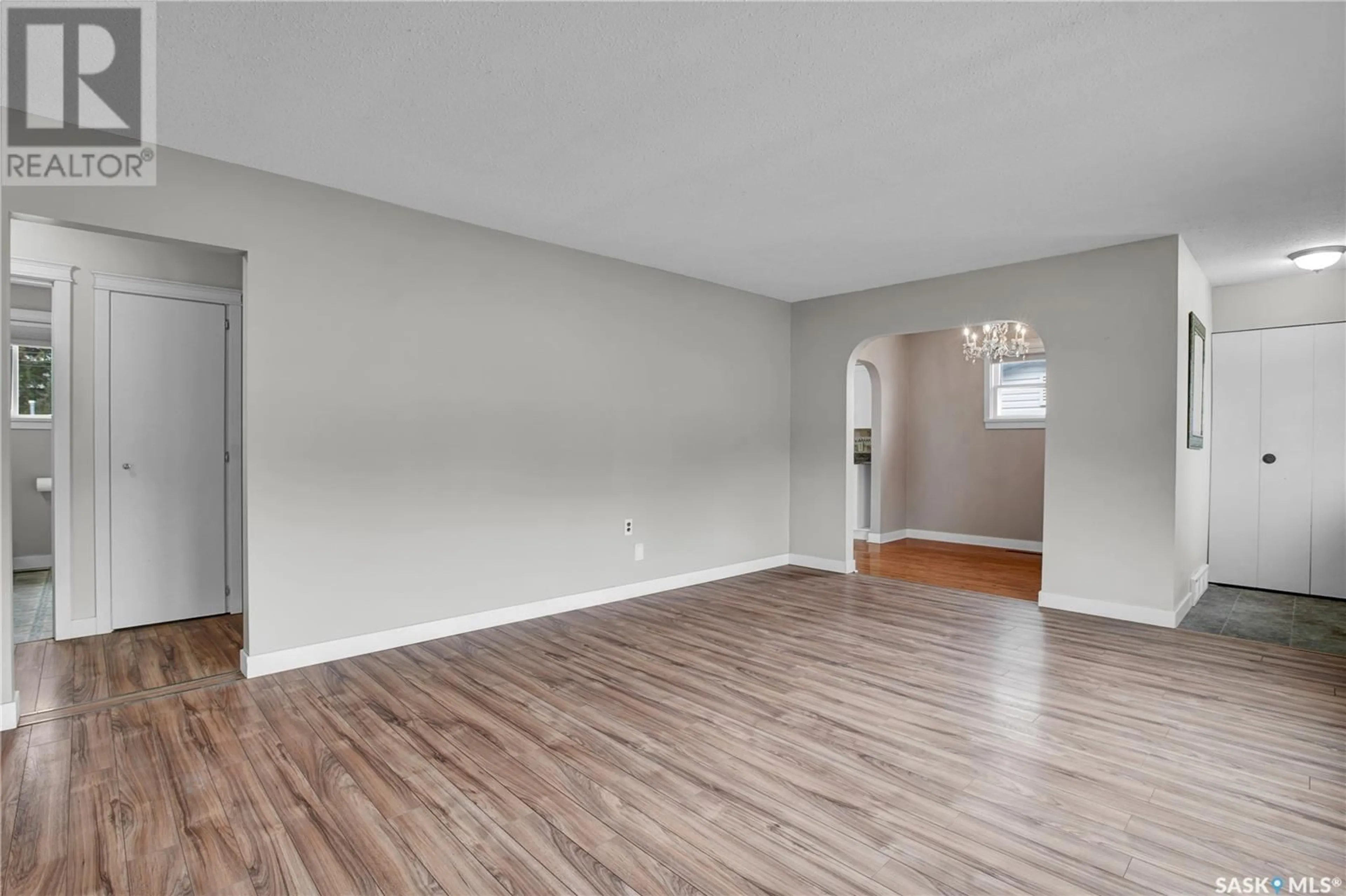 A pic of a room for 2618 CLARENCE AVENUE, Saskatoon Saskatchewan S7J1M4