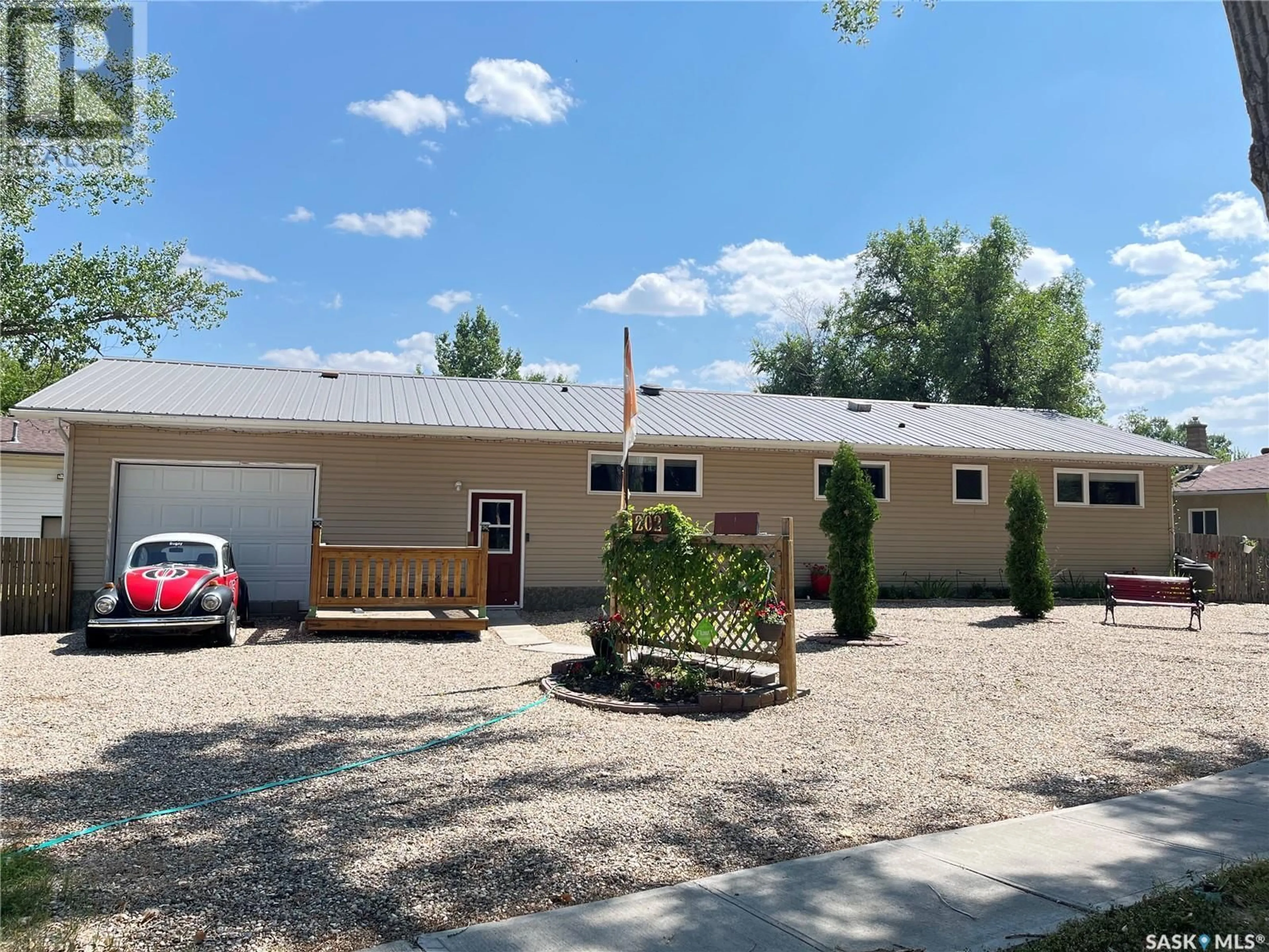 Home with vinyl exterior material, street for 202 HOOD STREET, Maple Creek Saskatchewan S0N1N0