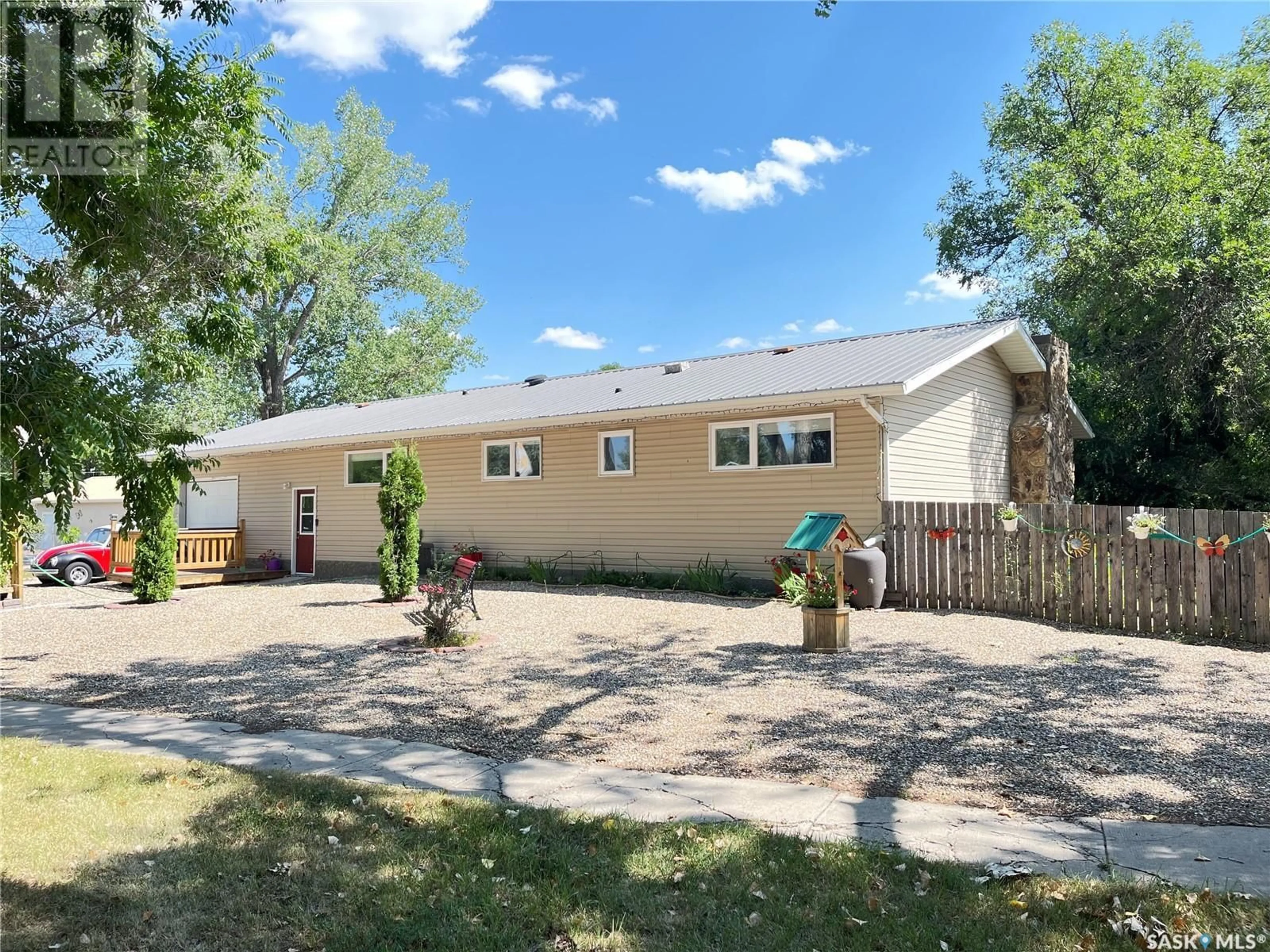 Home with vinyl exterior material, street for 202 HOOD STREET, Maple Creek Saskatchewan S0N1N0