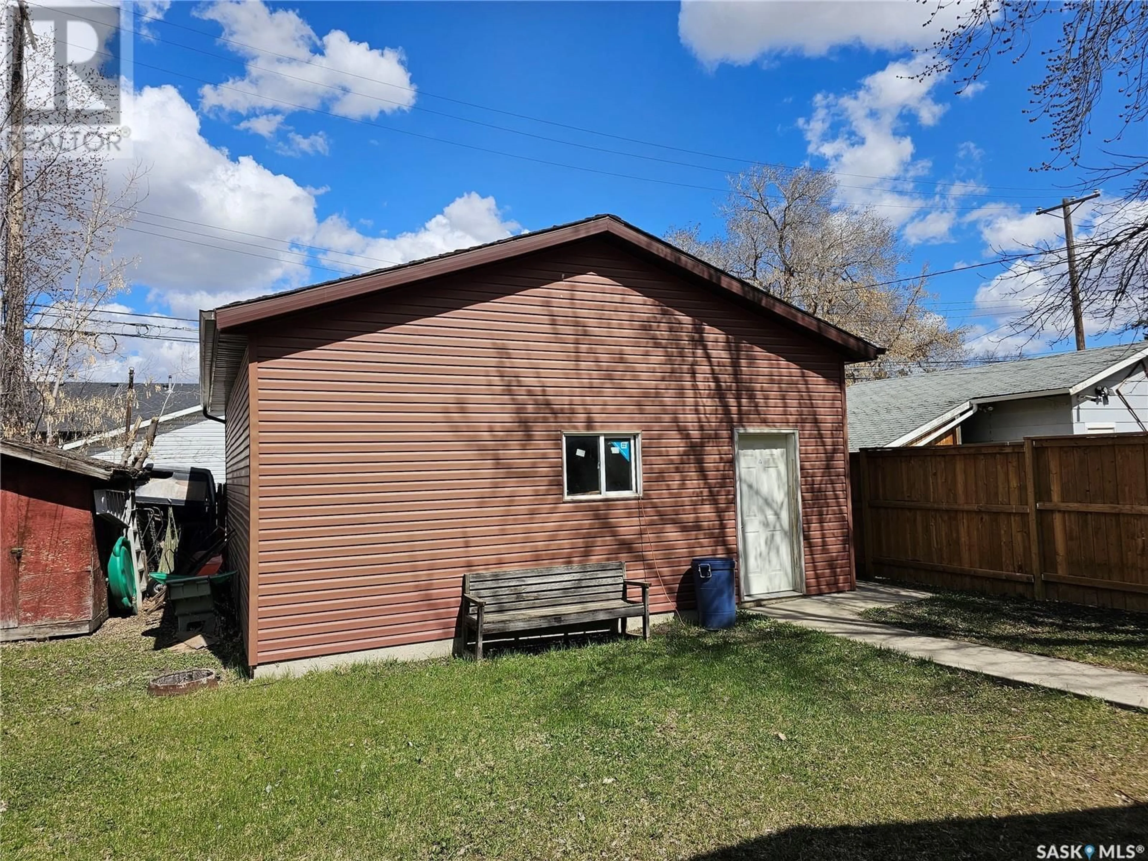 Shed for 1109 7TH STREET, Saskatoon Saskatchewan S7H0Y9