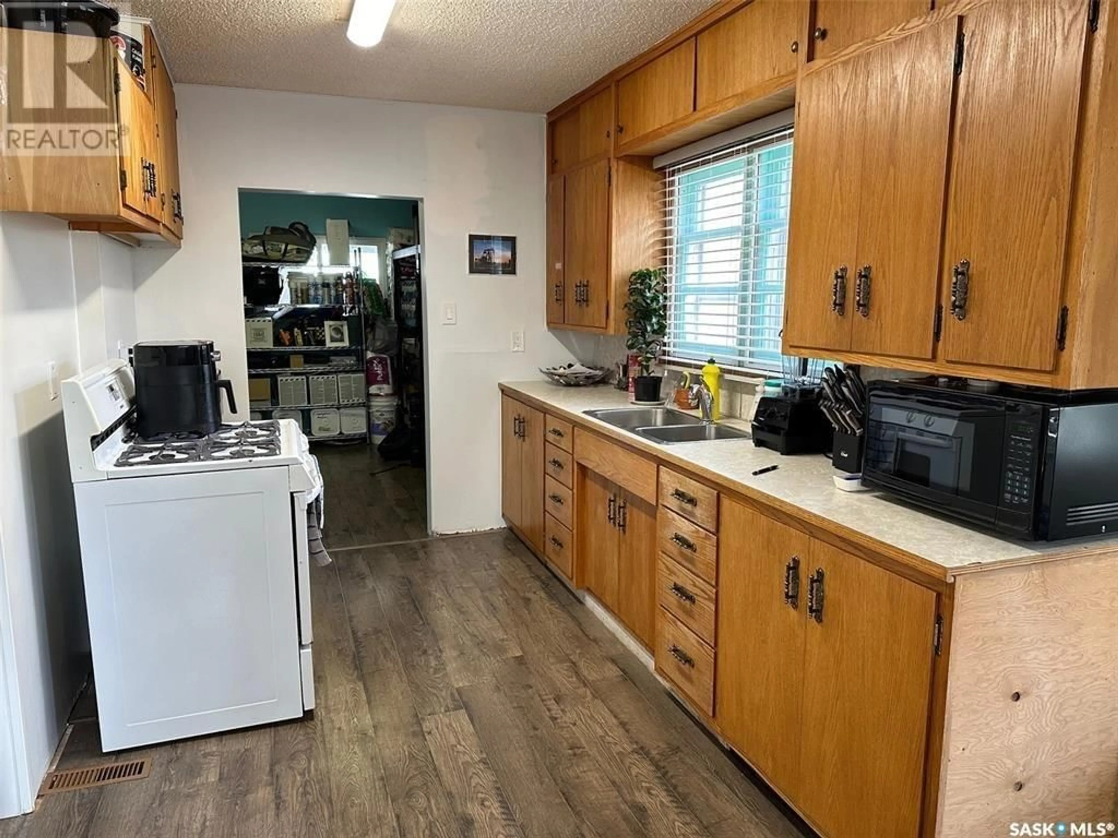 Standard kitchen, unknown for 301 BELFAST STREET, North Portal Saskatchewan S0C1N0