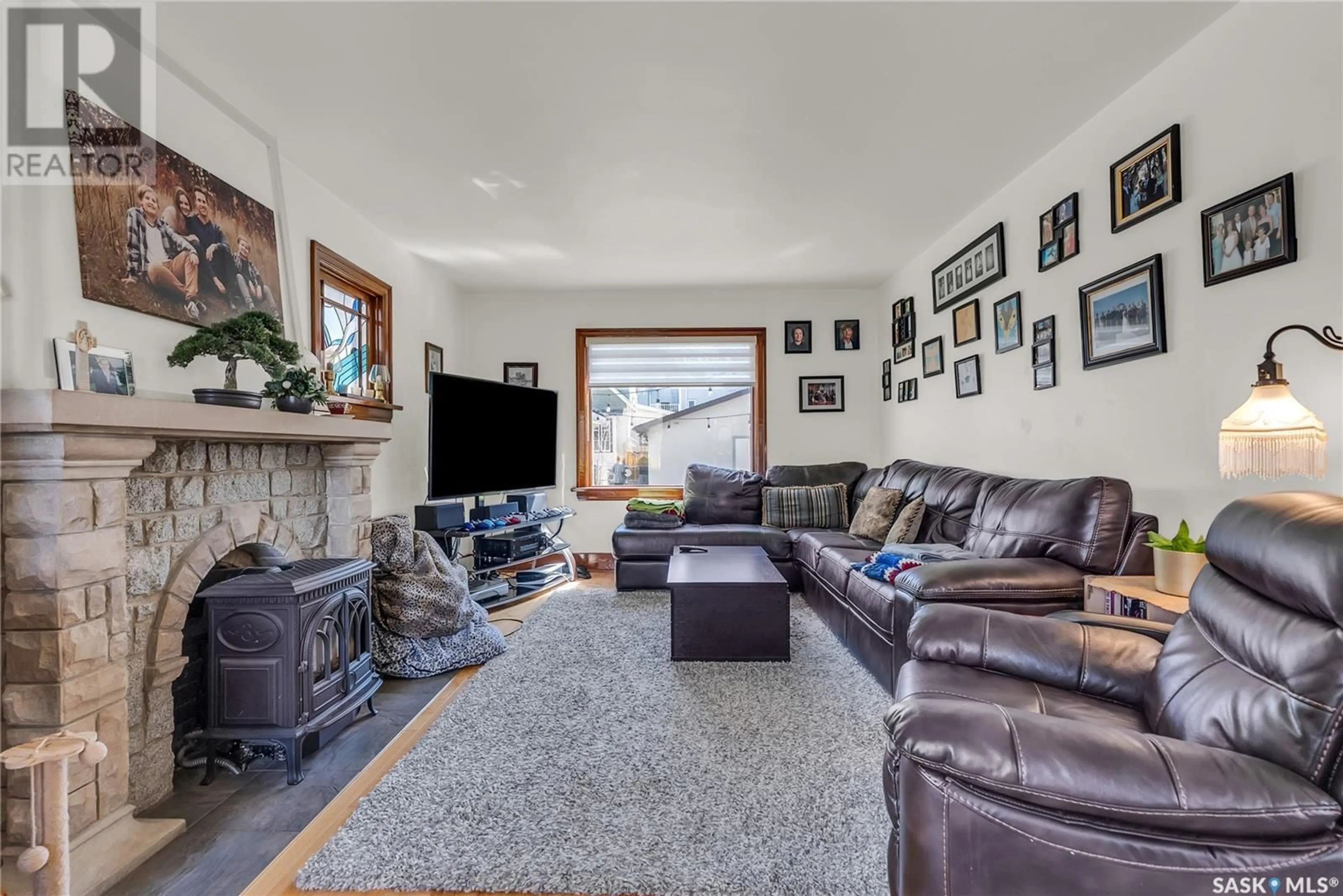 Living room with furniture, unknown for 1306 VICTORIA AVENUE, Saskatoon Saskatchewan S7H1Y9