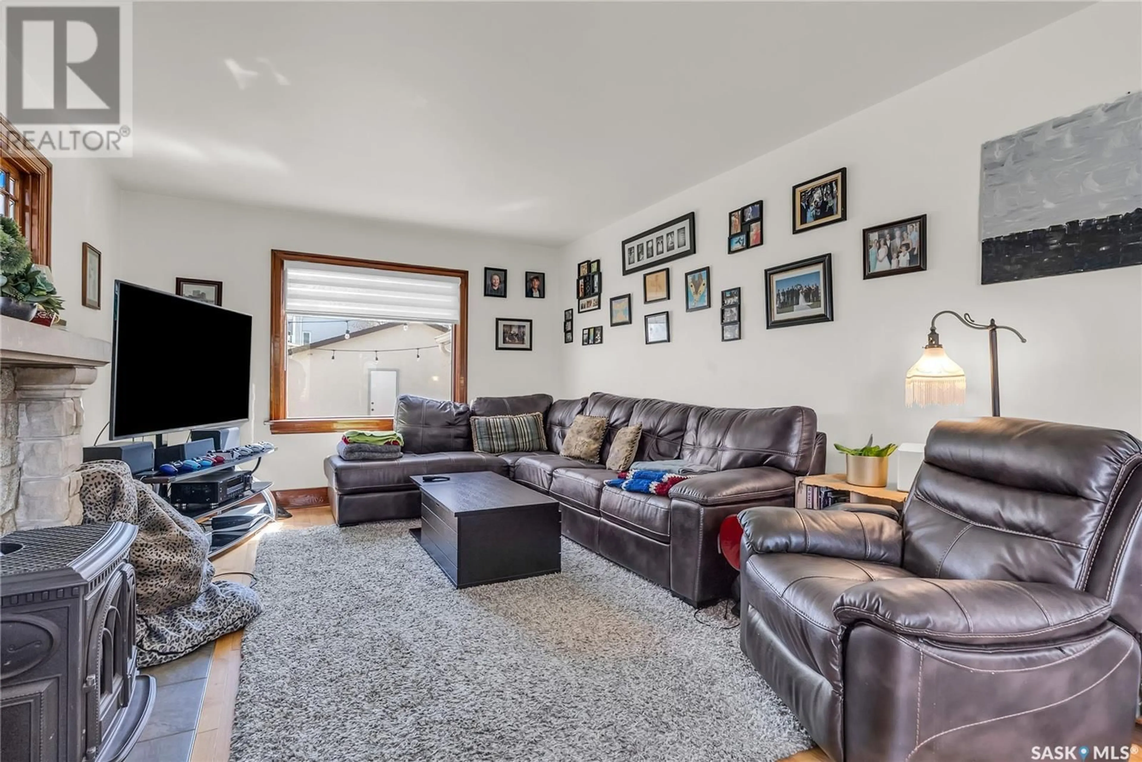 Living room with furniture, unknown for 1306 VICTORIA AVENUE, Saskatoon Saskatchewan S7H1Y9