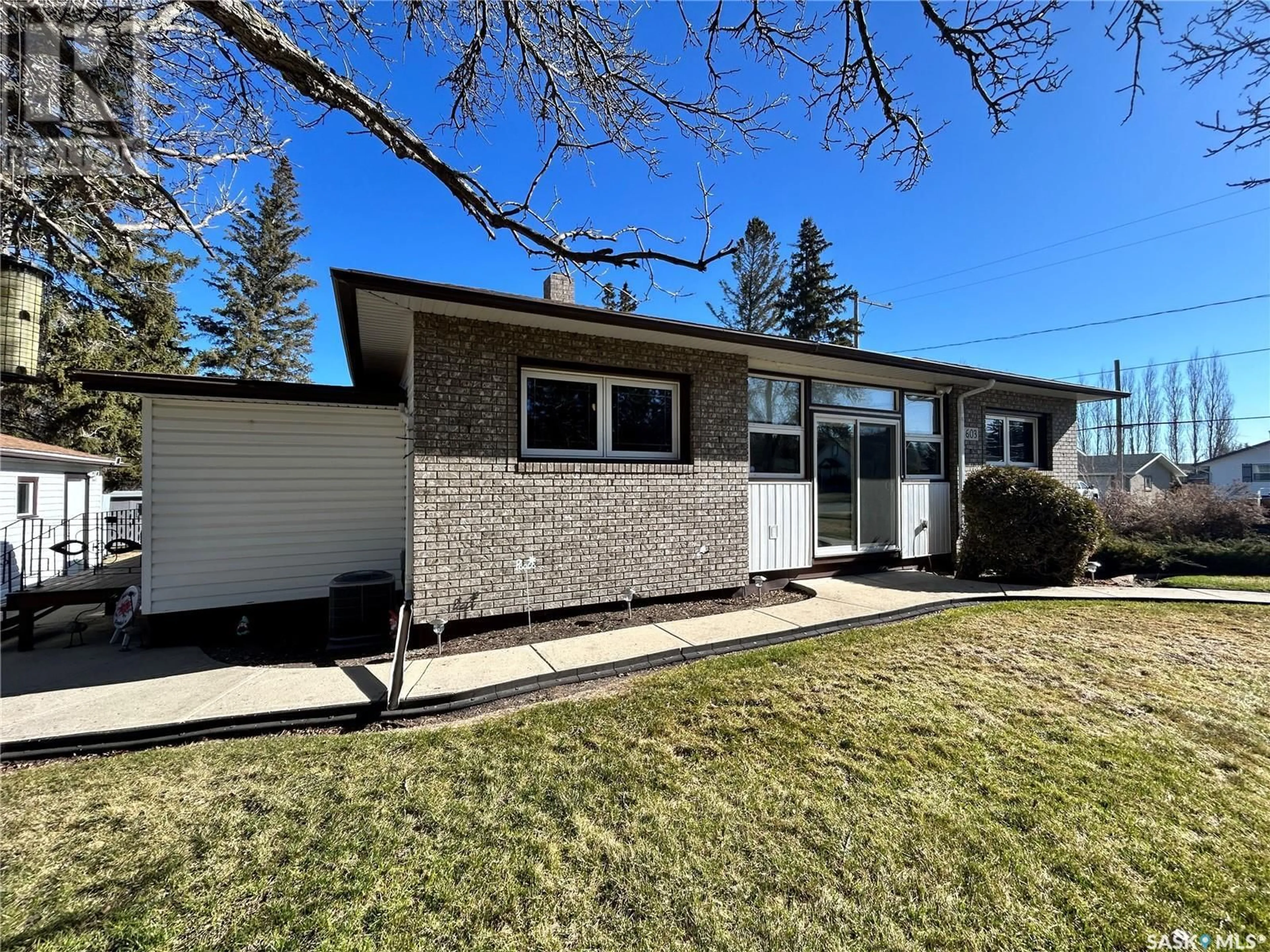 Home with vinyl exterior material, street for 603 2ND STREET N, Langenburg Saskatchewan S0A2A0