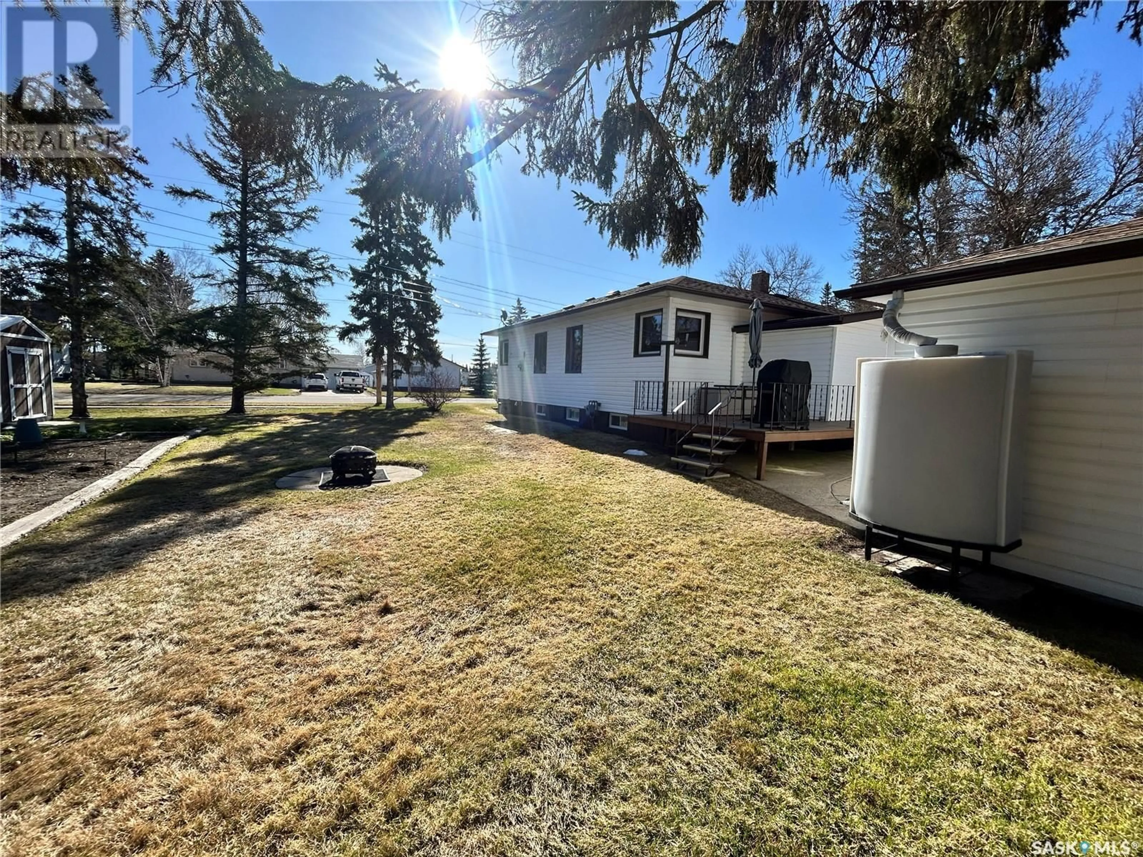 A pic from outside/outdoor area/front of a property/back of a property/a pic from drone, unknown for 603 2ND STREET N, Langenburg Saskatchewan S0A2A0