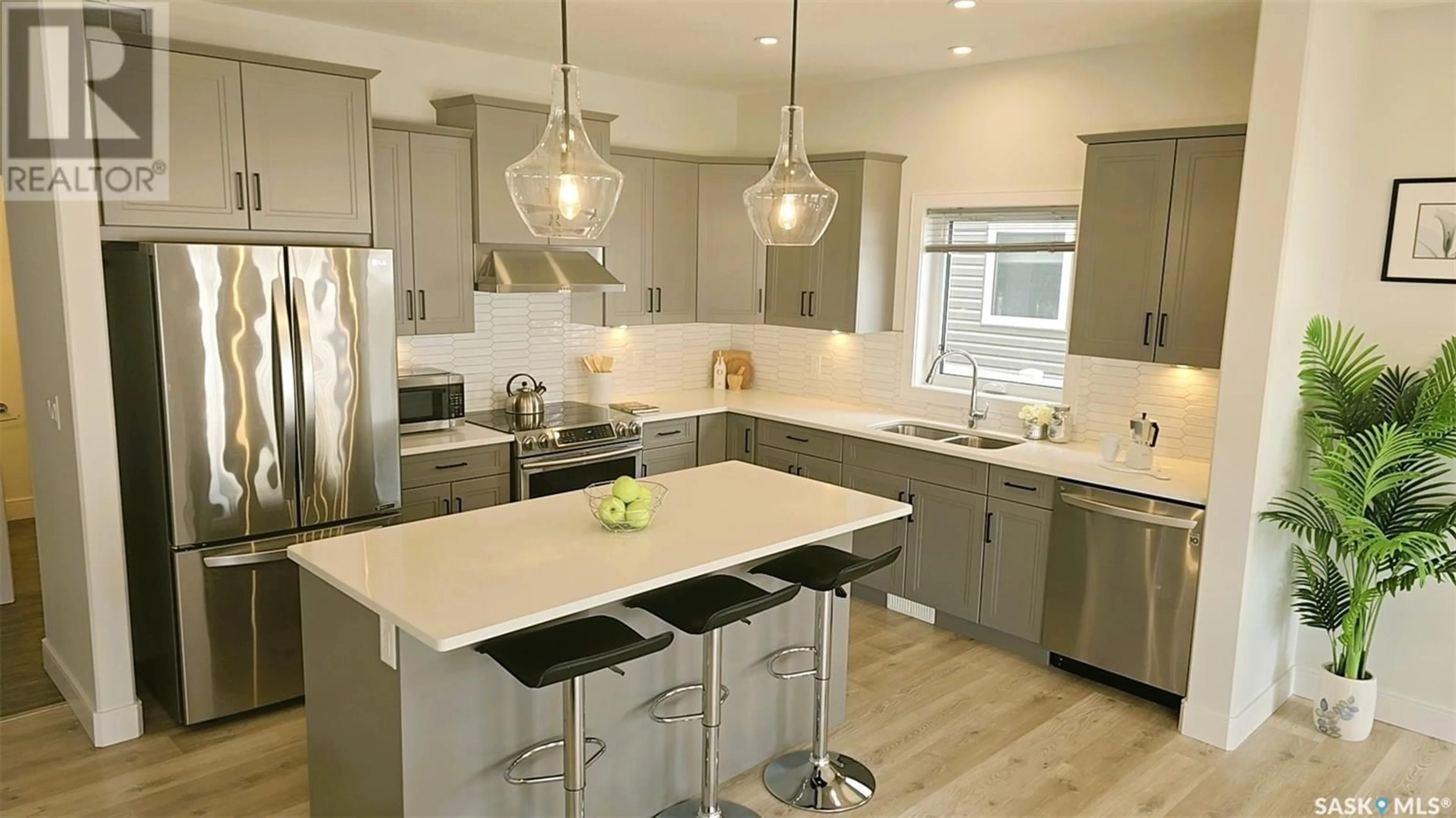Open concept kitchen, unknown for 566 MCFAULL CRESCENT, Saskatoon Saskatchewan S7K8B3